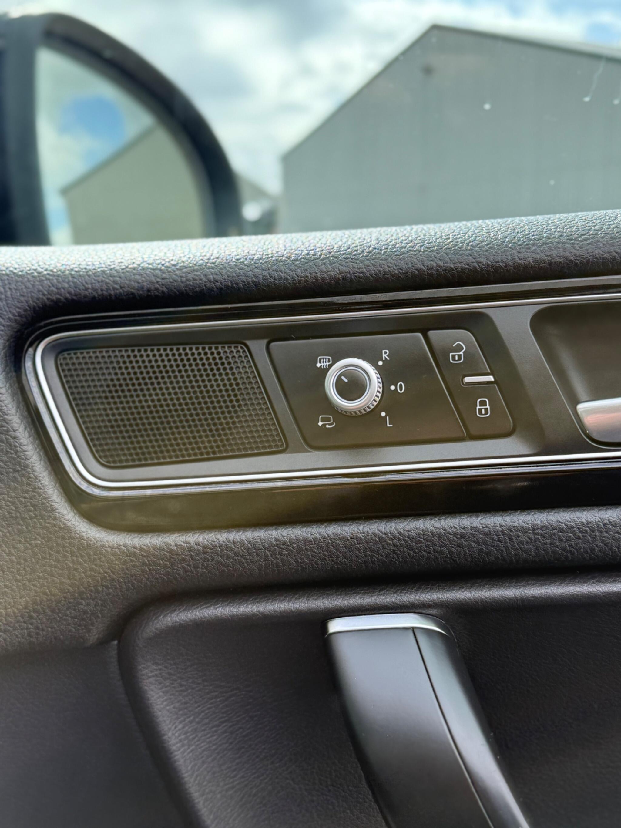 Volkswagen Touareg - Image 53