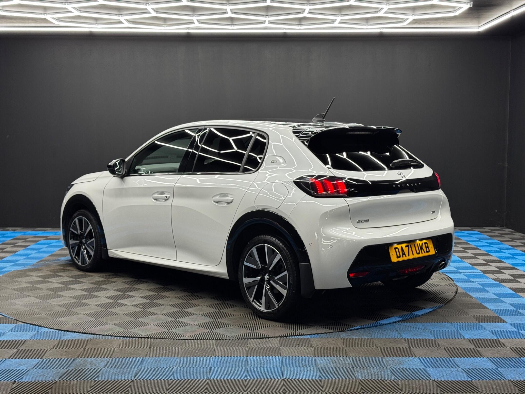 Peugeot 208 - Image 7