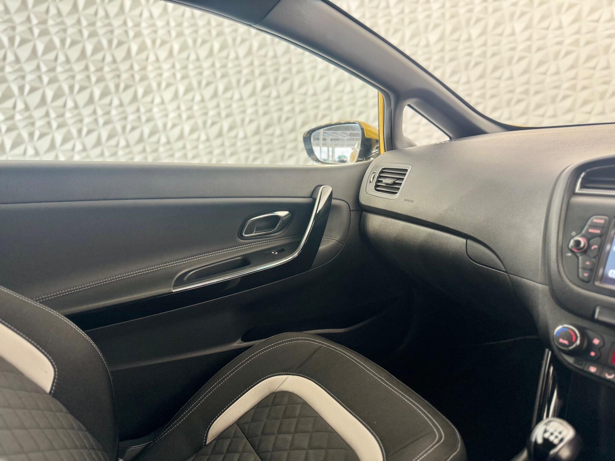 Kia ProCeed - Image 29