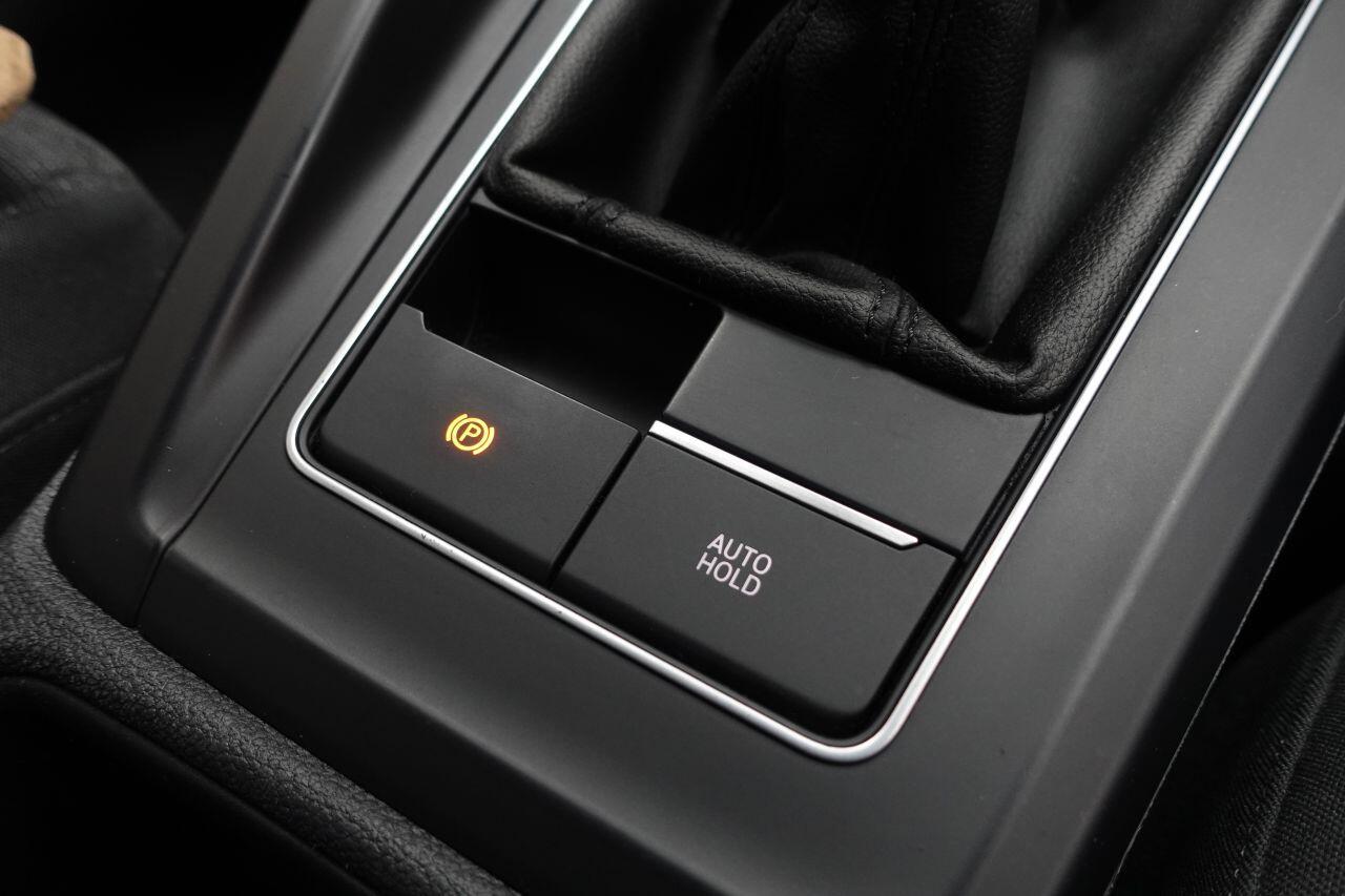 Volkswagen Golf - Image 45