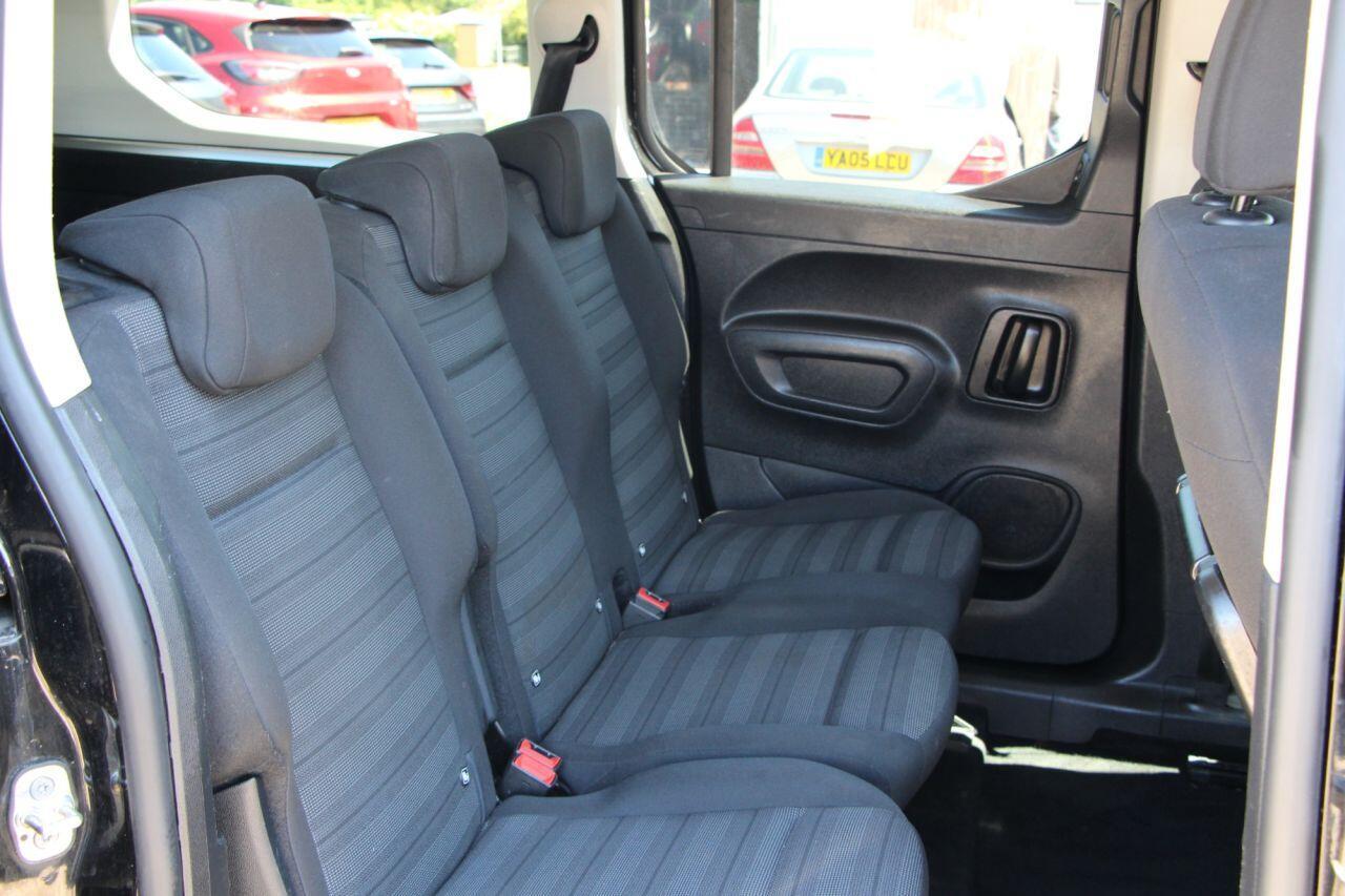 Vauxhall Combo Life - Image 12