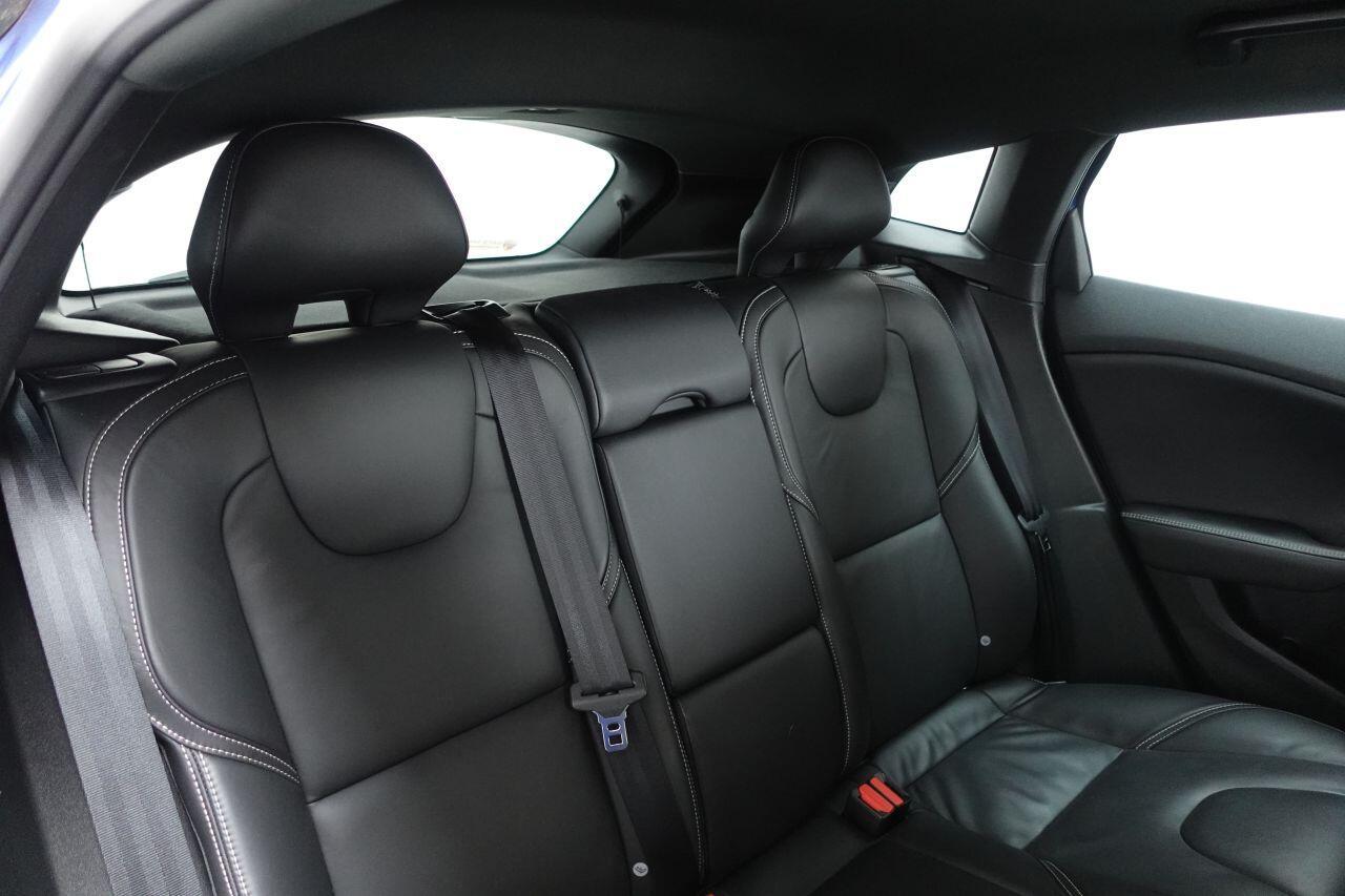 Volvo V40 - Image 18