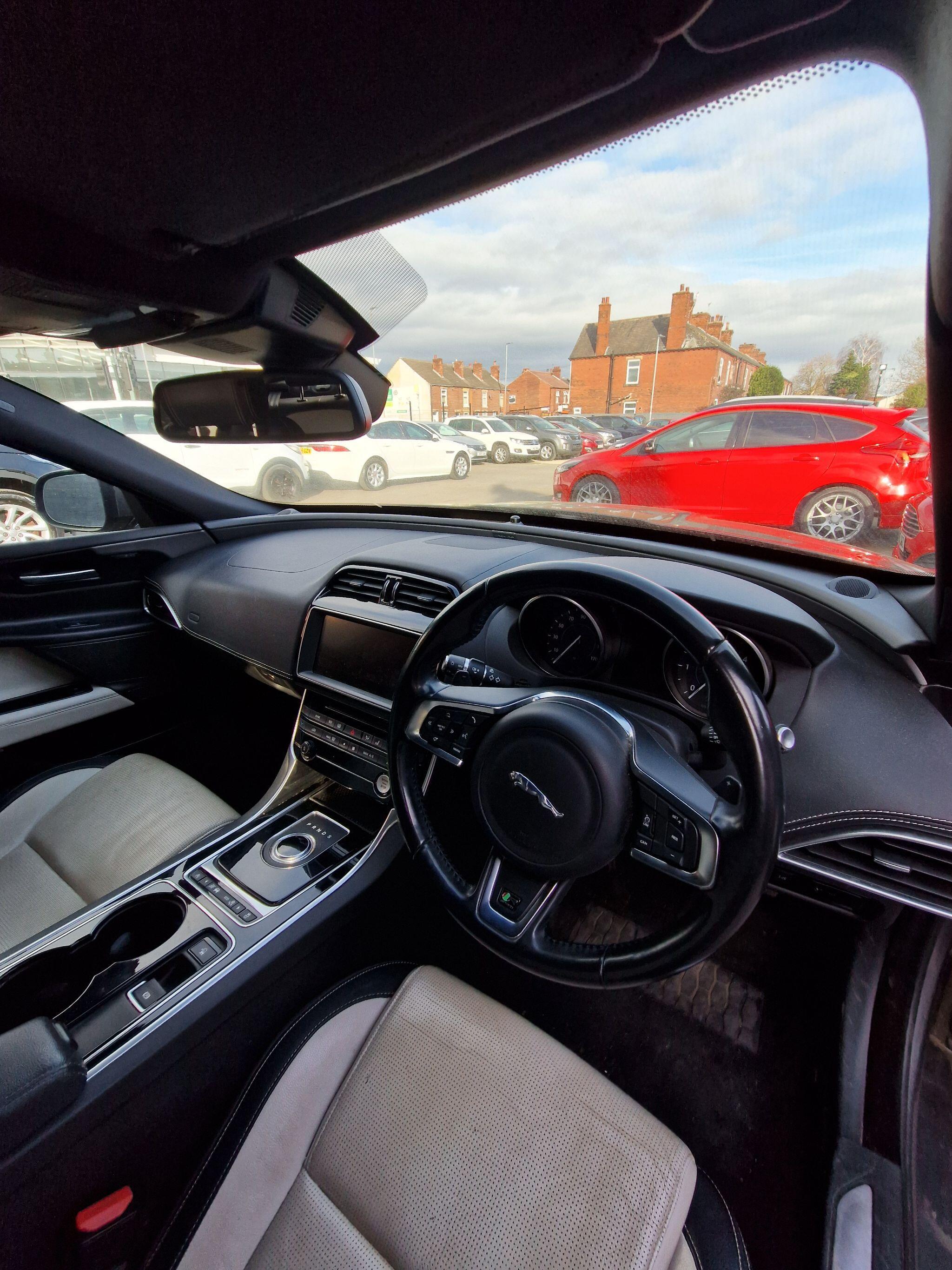 Jaguar XE - Image 30
