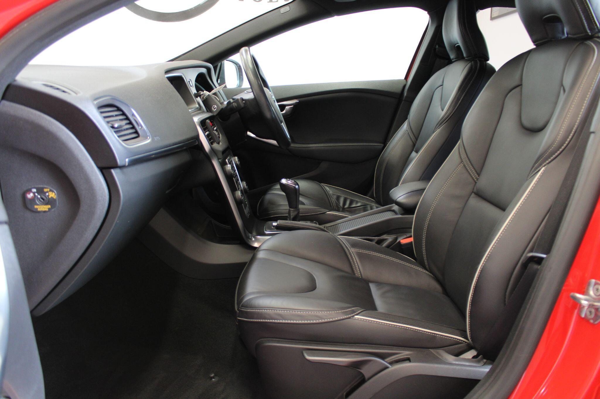 Volvo V40 - Image 32