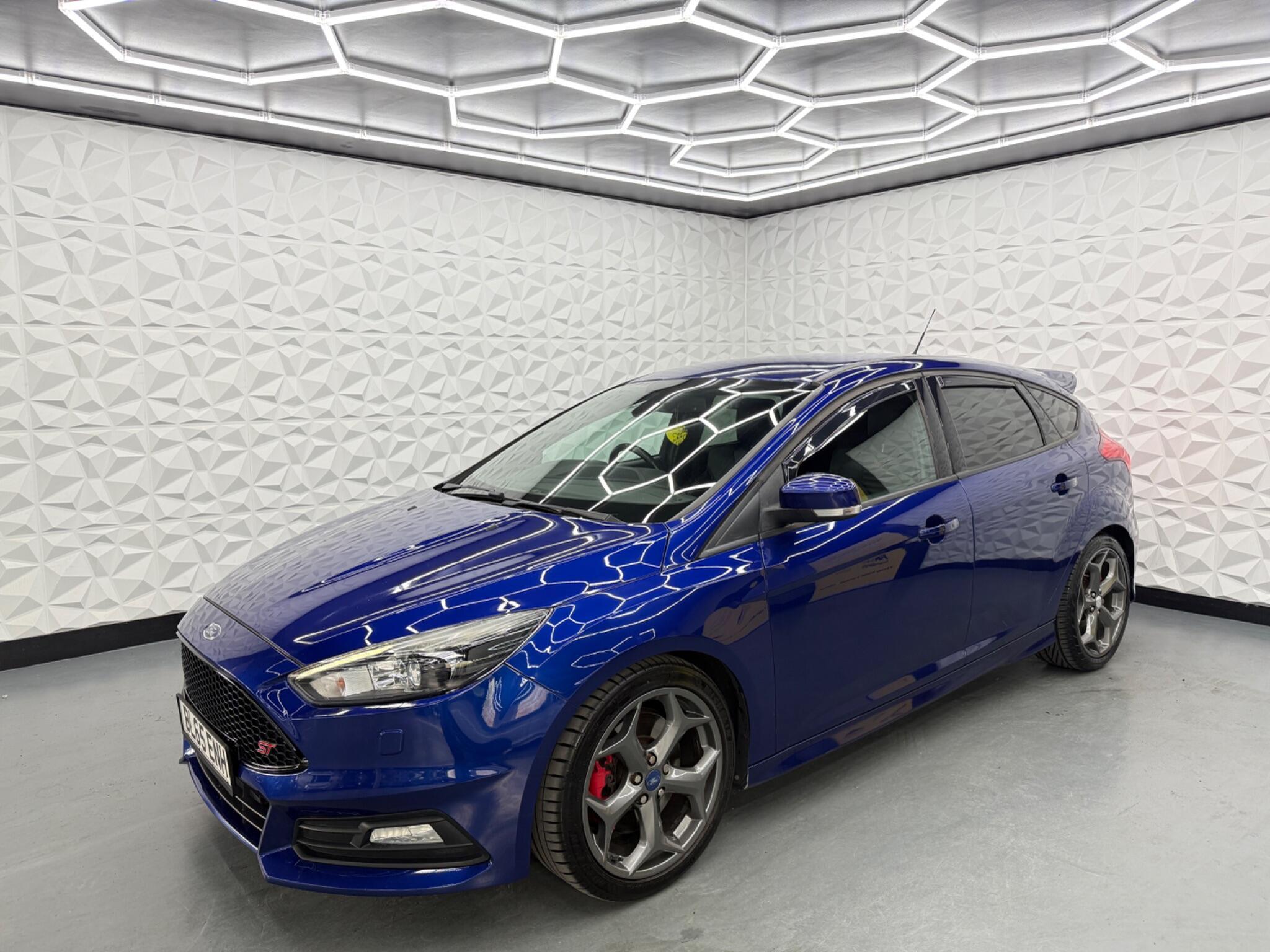 Ford Focus - Image 6