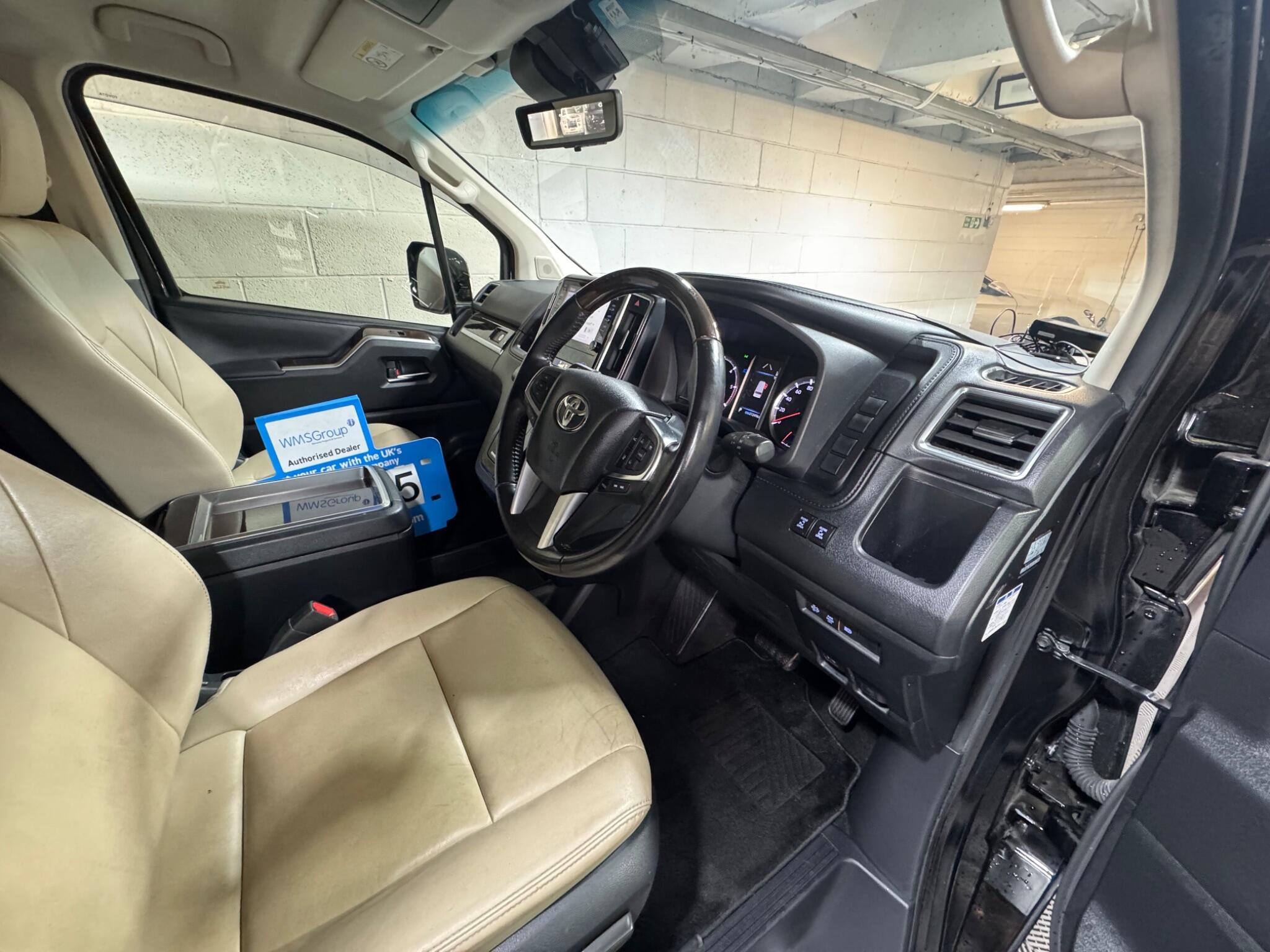 Toyota Granace - Image 9