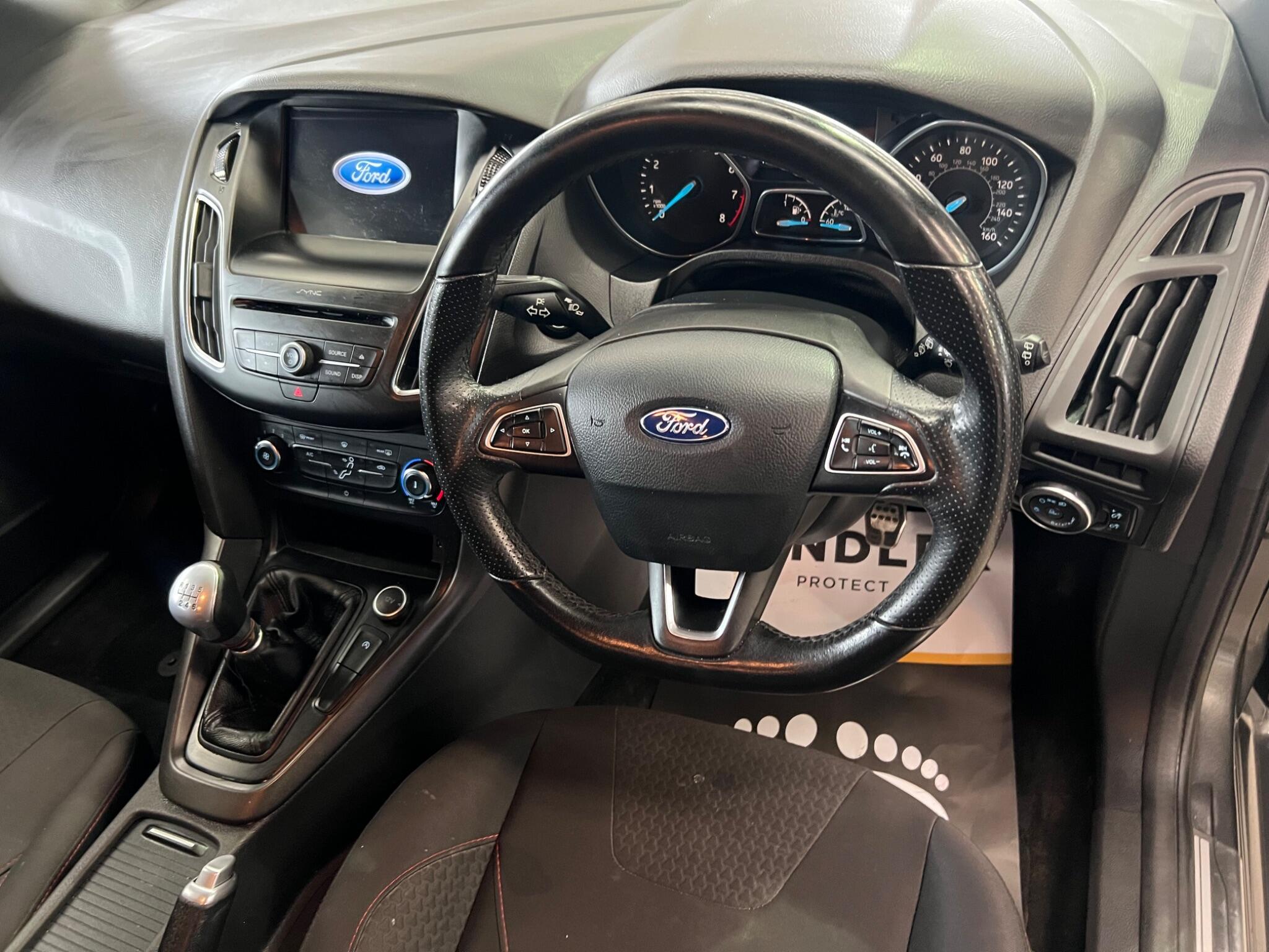 Ford Focus - Image 22