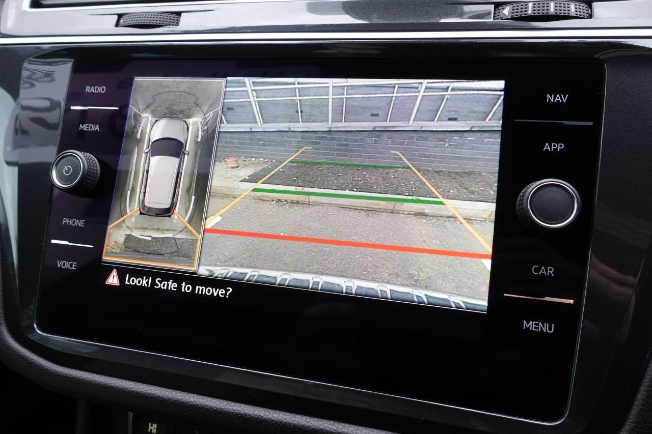 Volkswagen Tiguan - Image 25