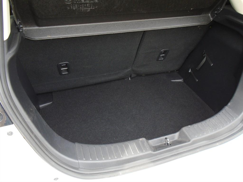 Mazda MAZDA2 photo 4
