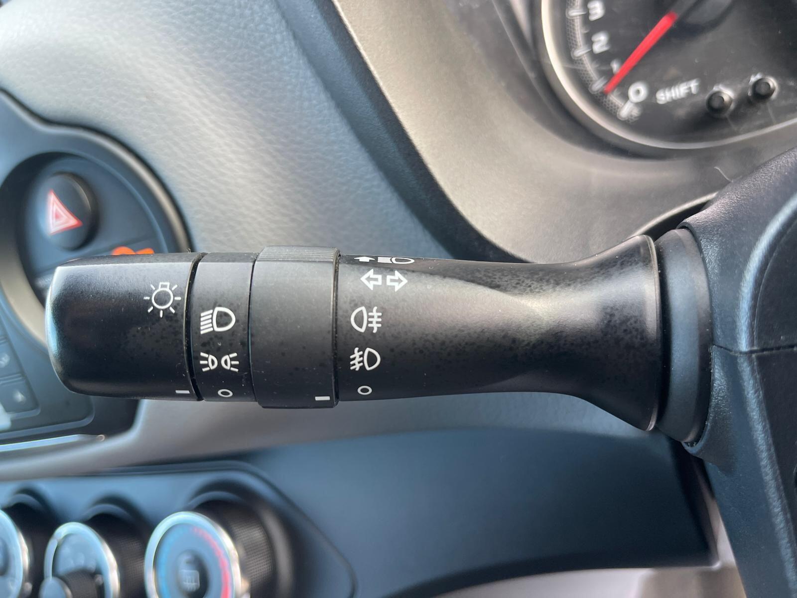 Toyota Yaris - Image 30