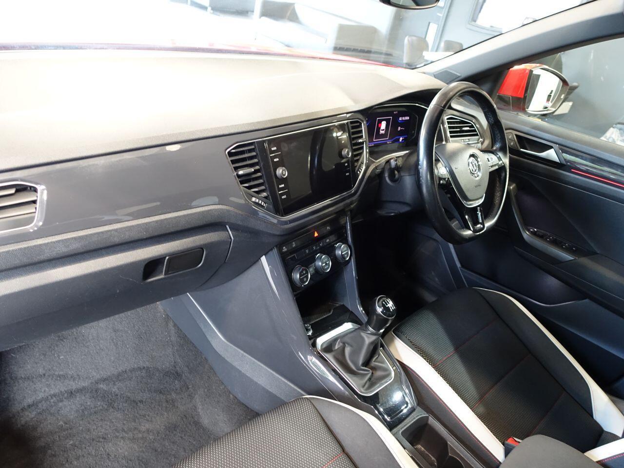 Volkswagen T-Roc - Image 11