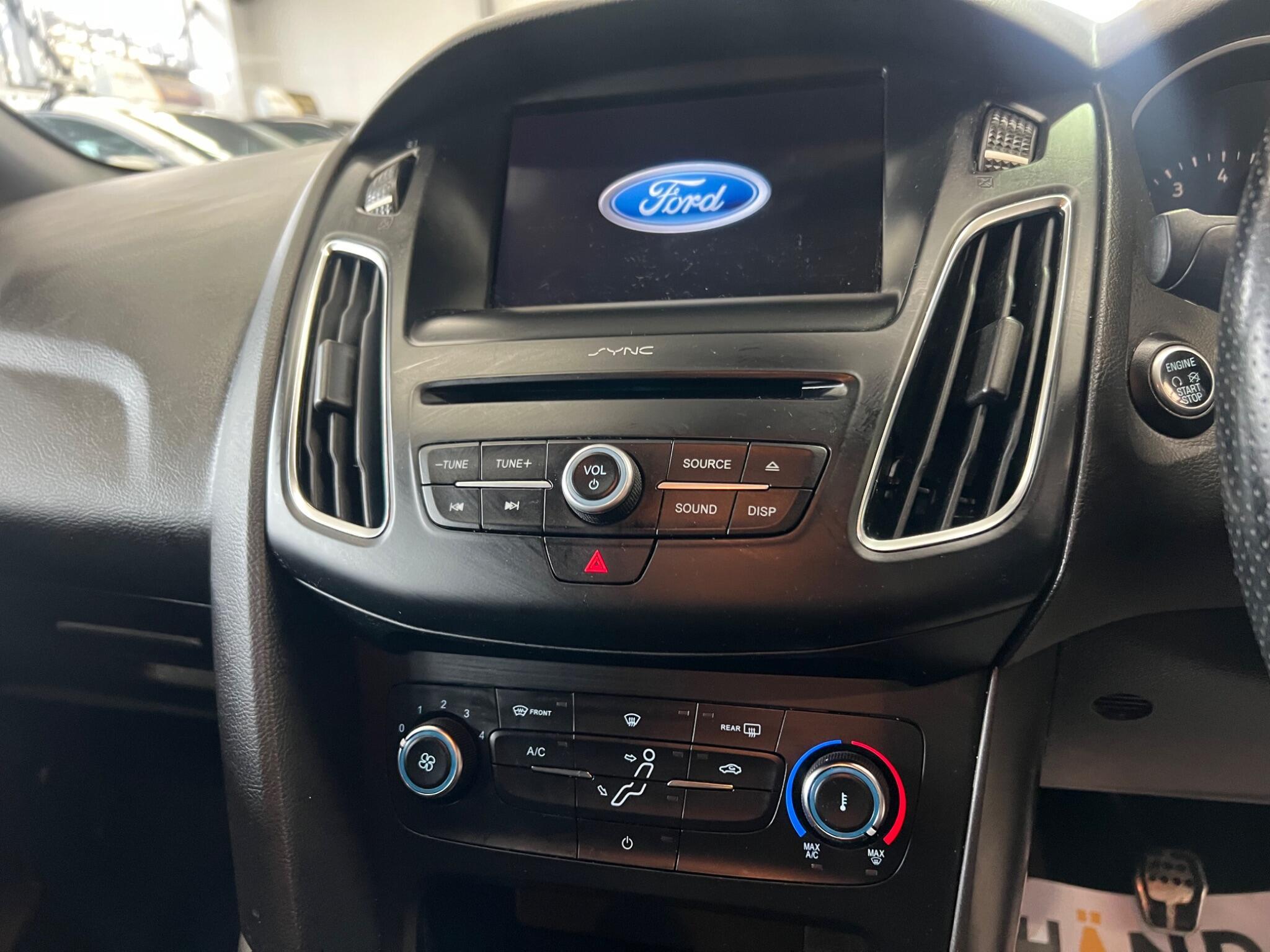 Ford Focus - Image 17