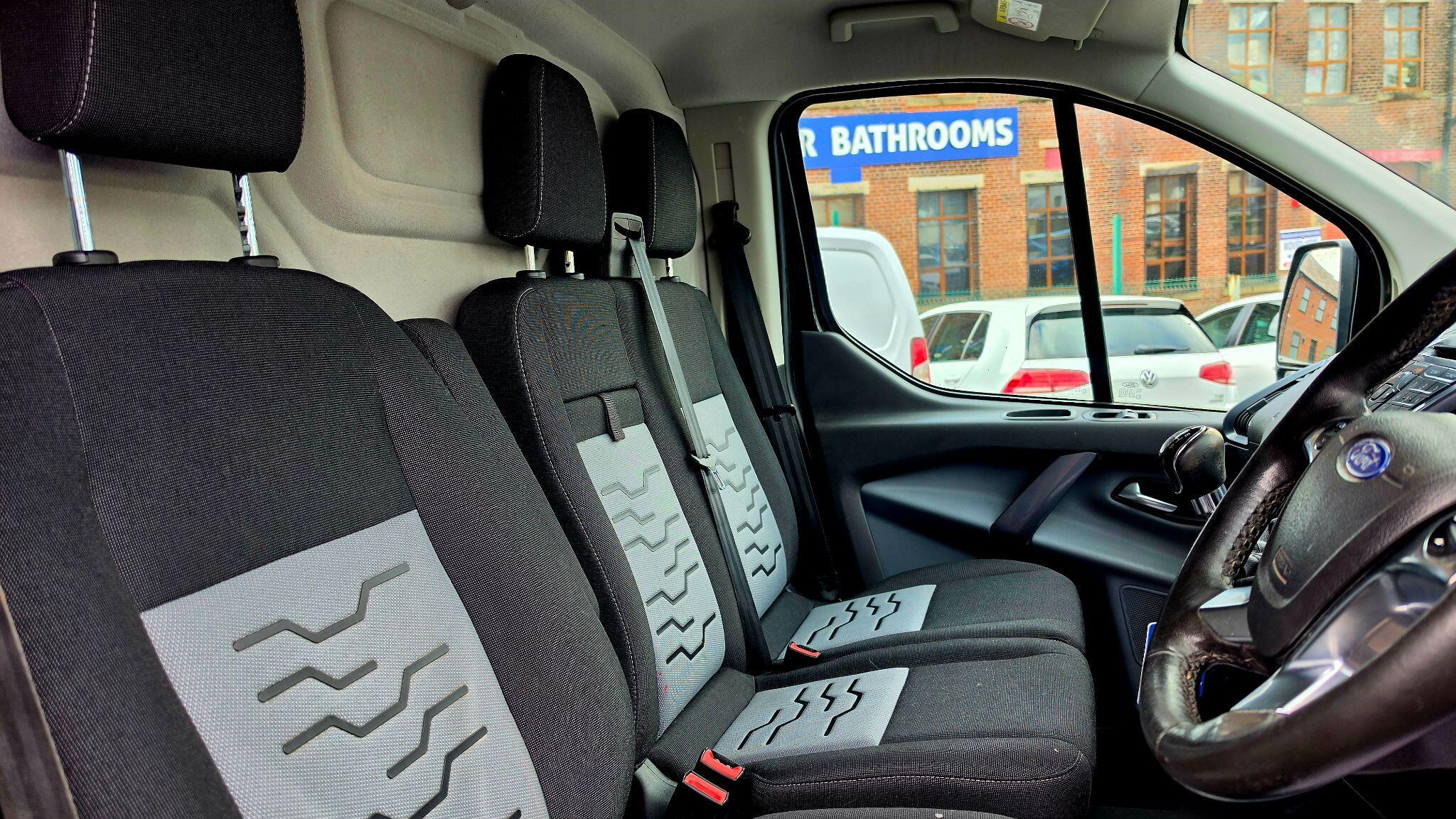 Ford Transit Custom - Image 12