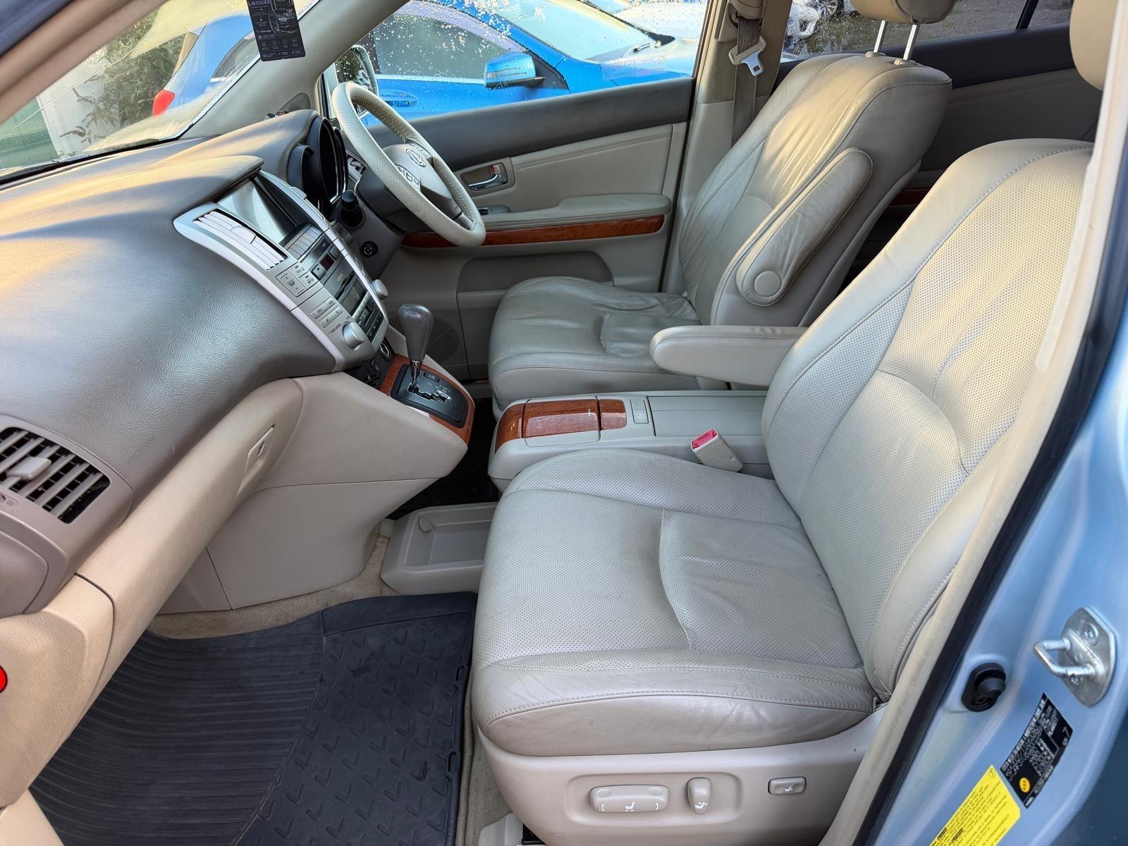 Lexus RX - Image 16