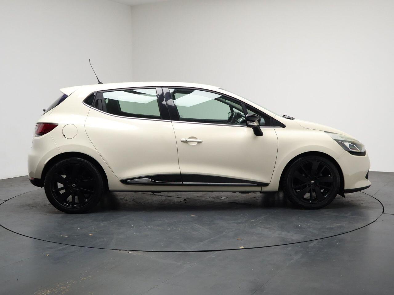 Renault Clio - Image 14
