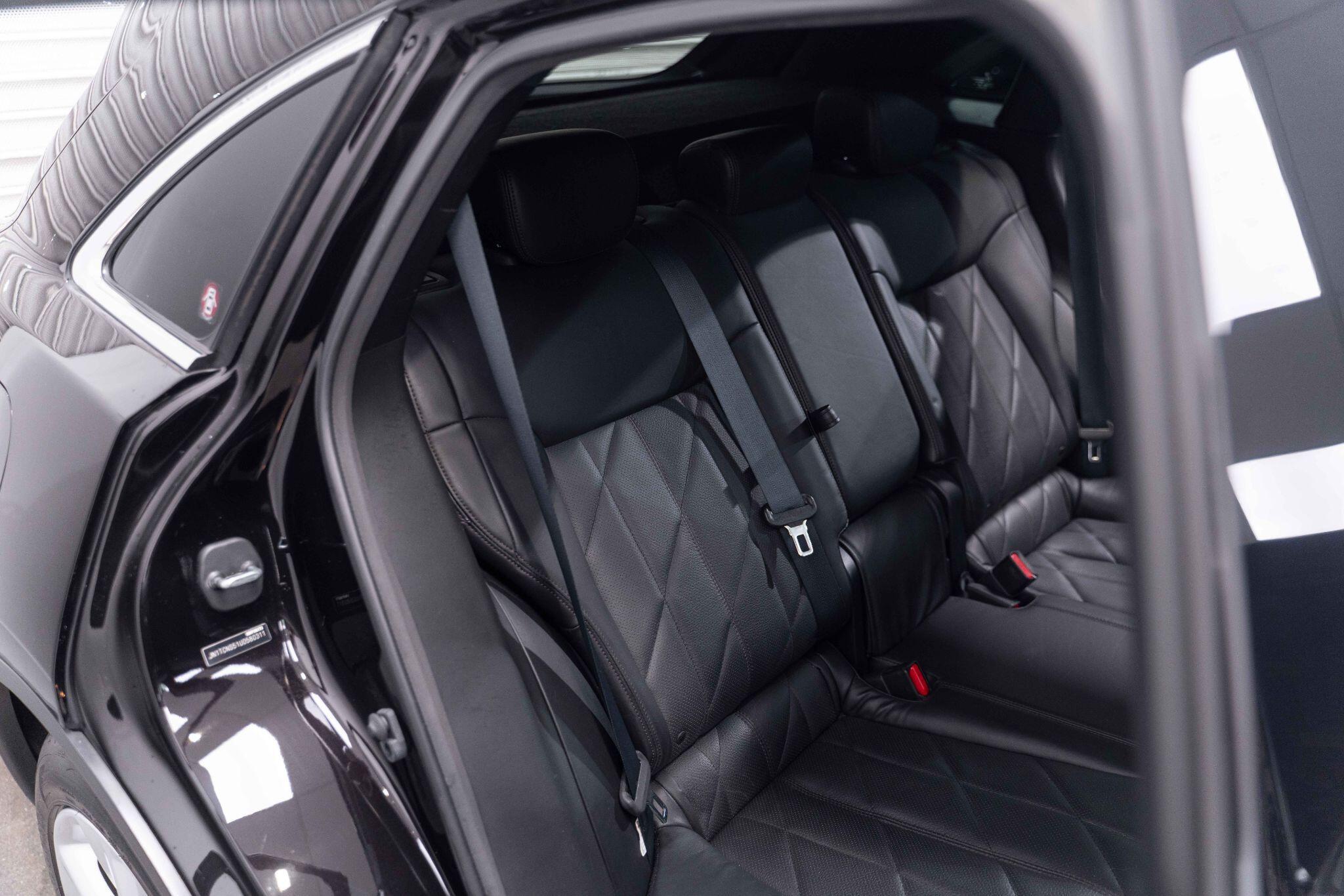 Infiniti QX70 - Image 15