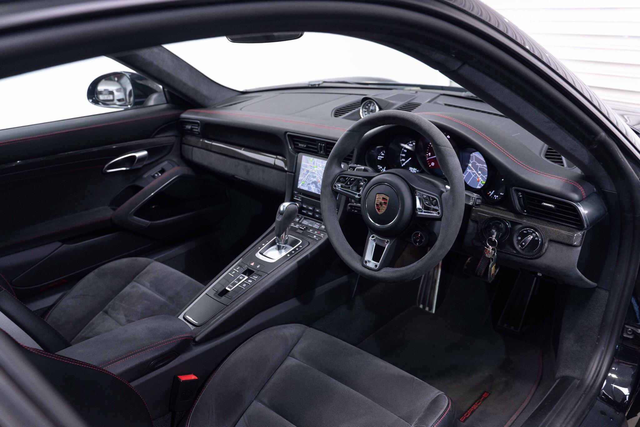 Porsche 911 - Image 9