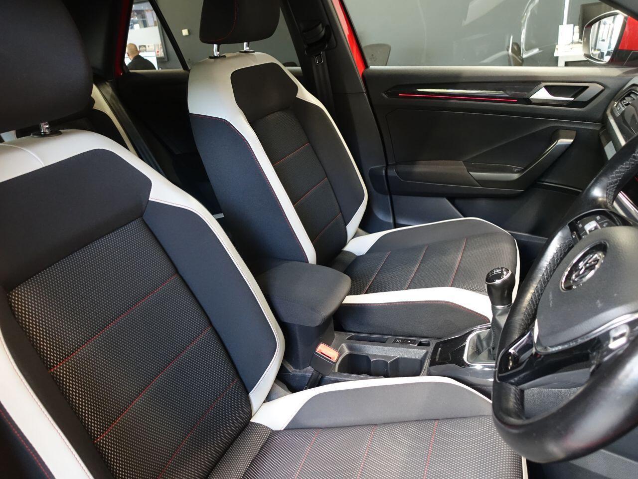 Volkswagen T-Roc - Image 13