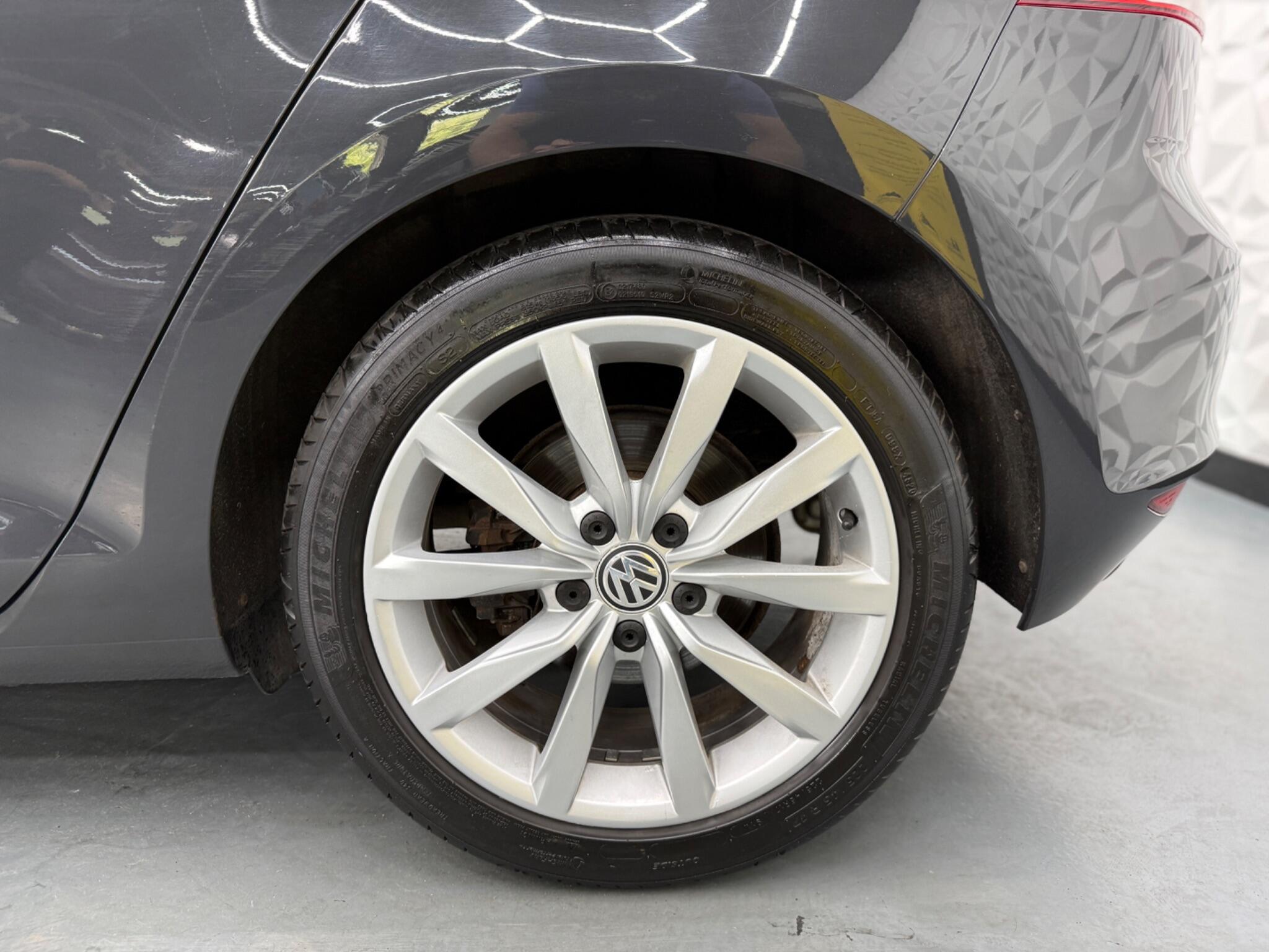 Volkswagen Golf - Image 8