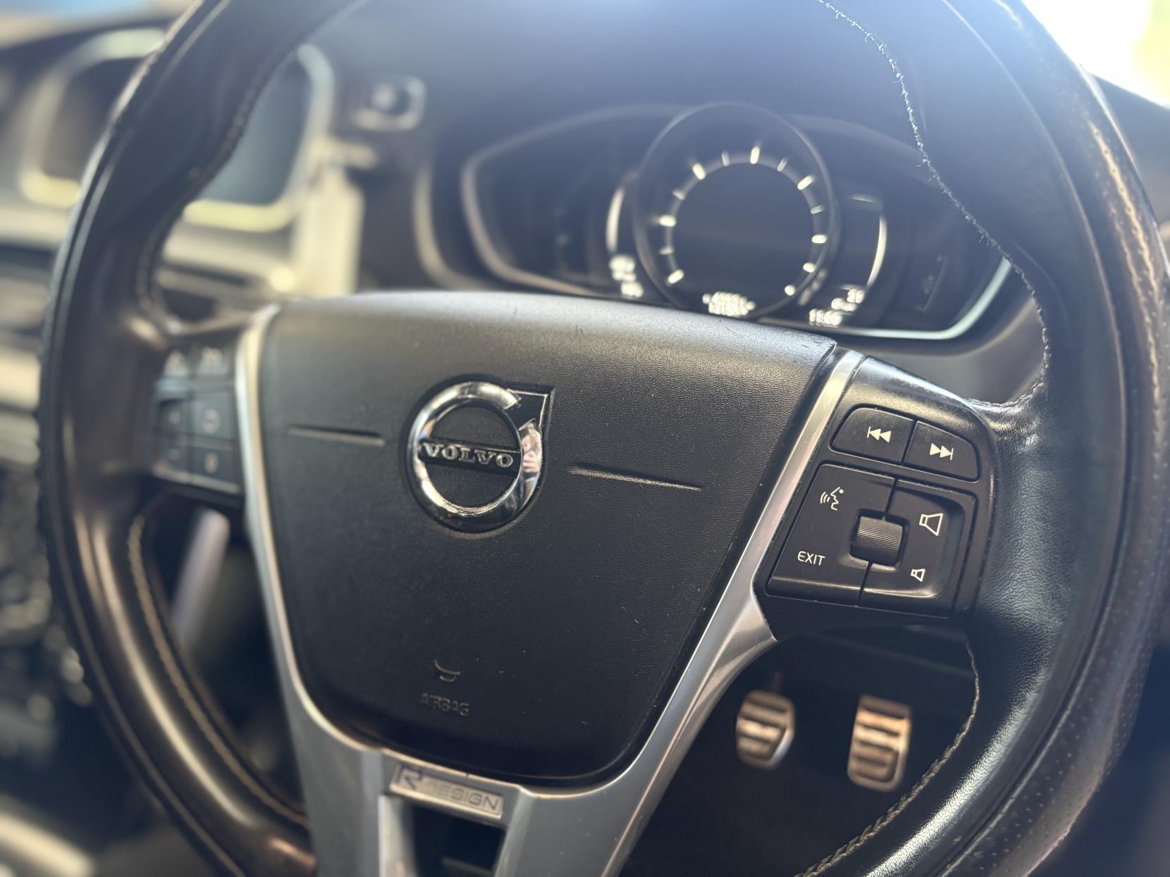 Volvo V40 - Image 11