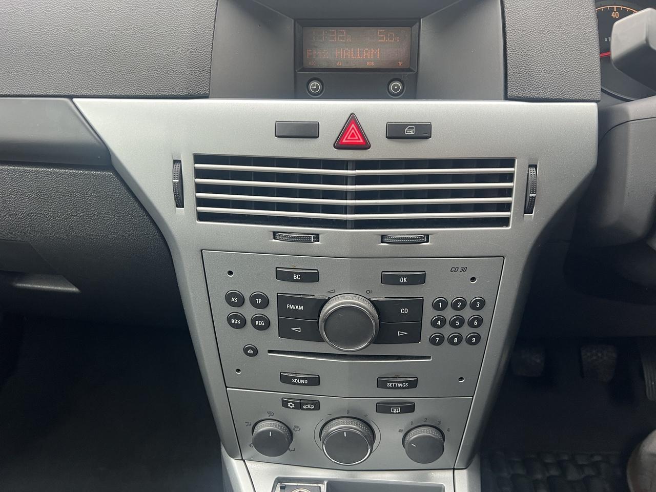 Vauxhall Astra - Image 11