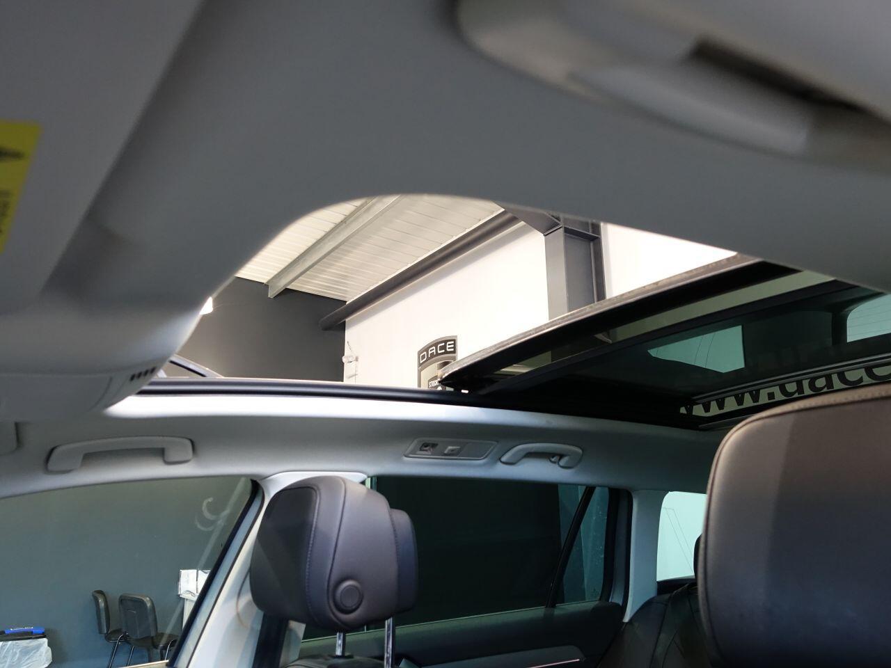 Volkswagen Passat - Image 11