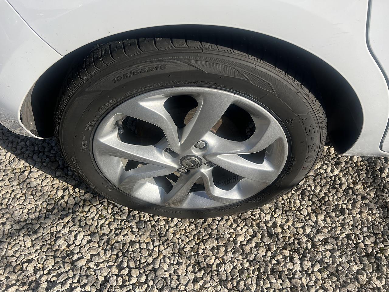 Vauxhall Corsa - Image 15