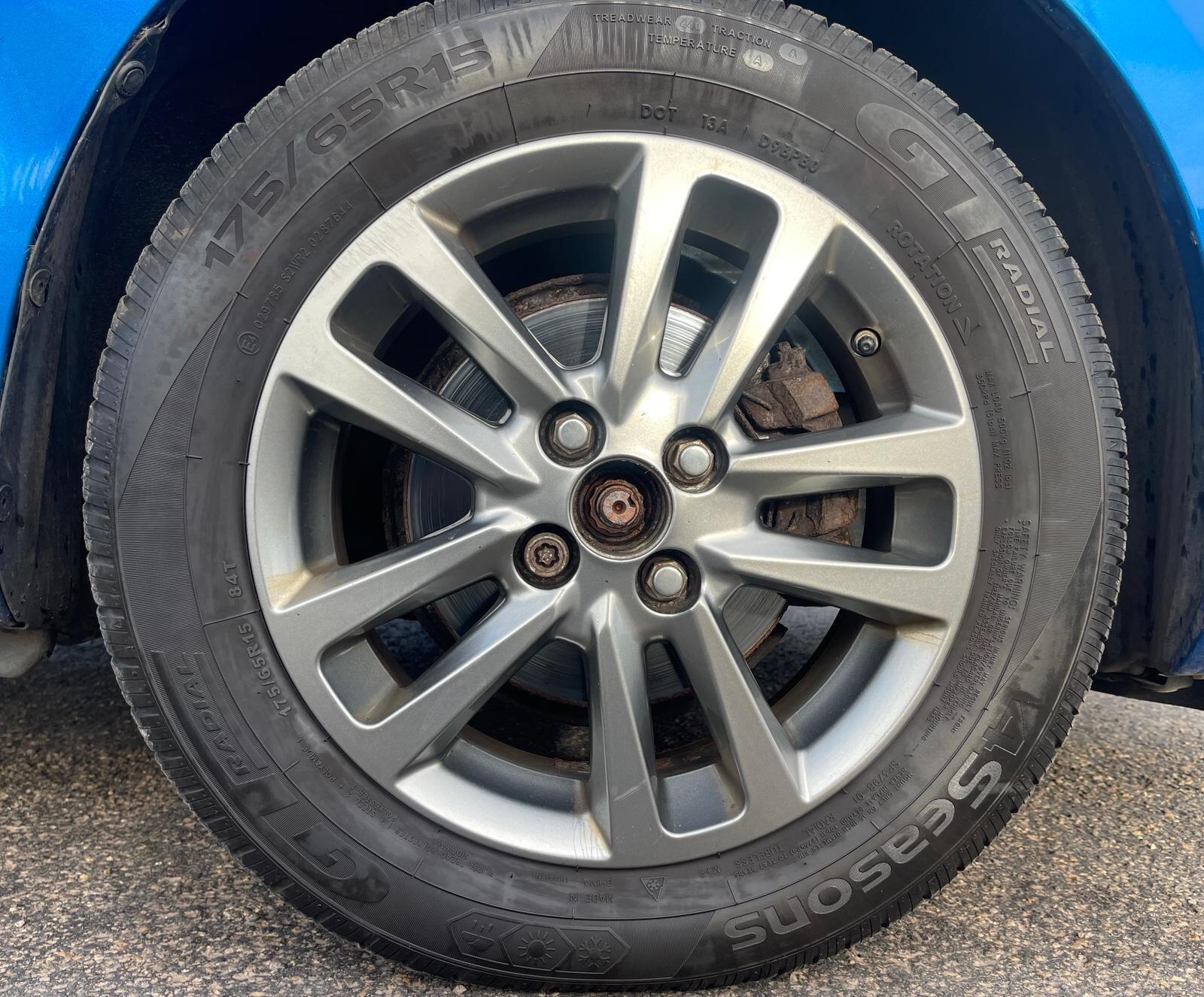 Toyota Yaris - Image 35