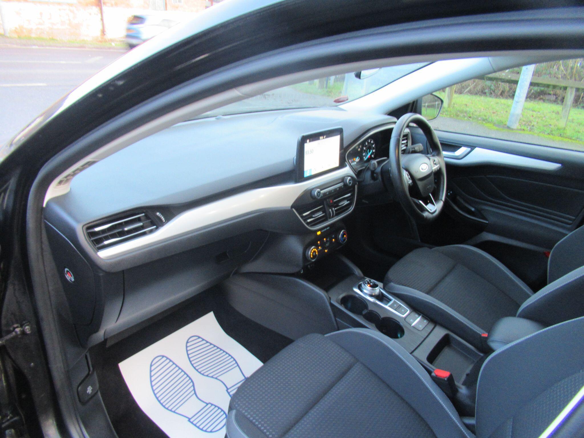 Ford Focus - Image 13