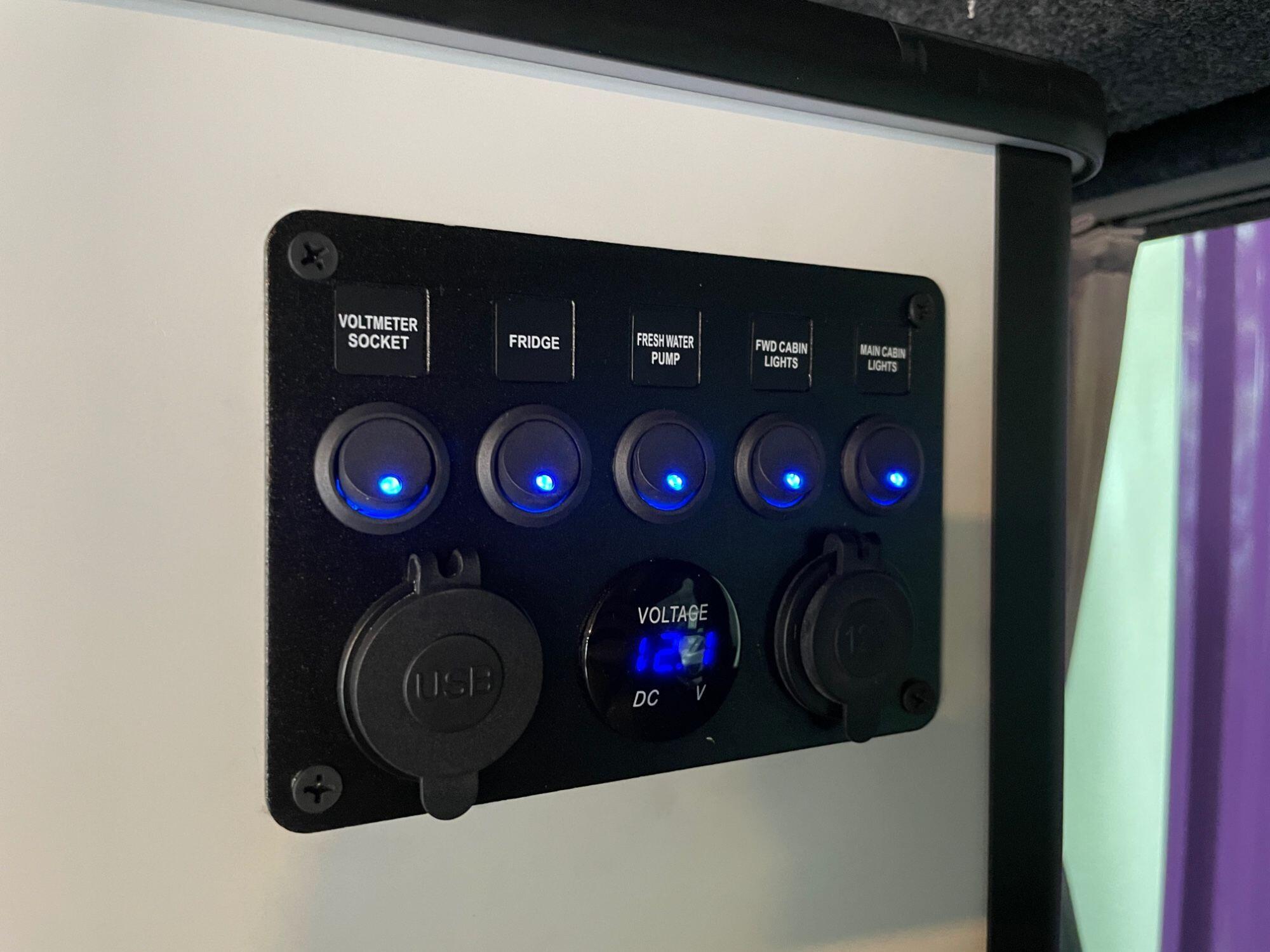 Volkswagen Transporter - Image 25