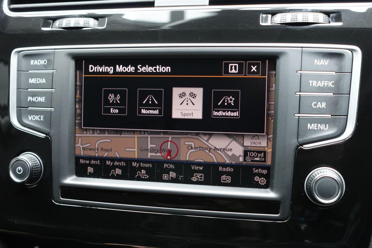 Volkswagen Golf - Image 37