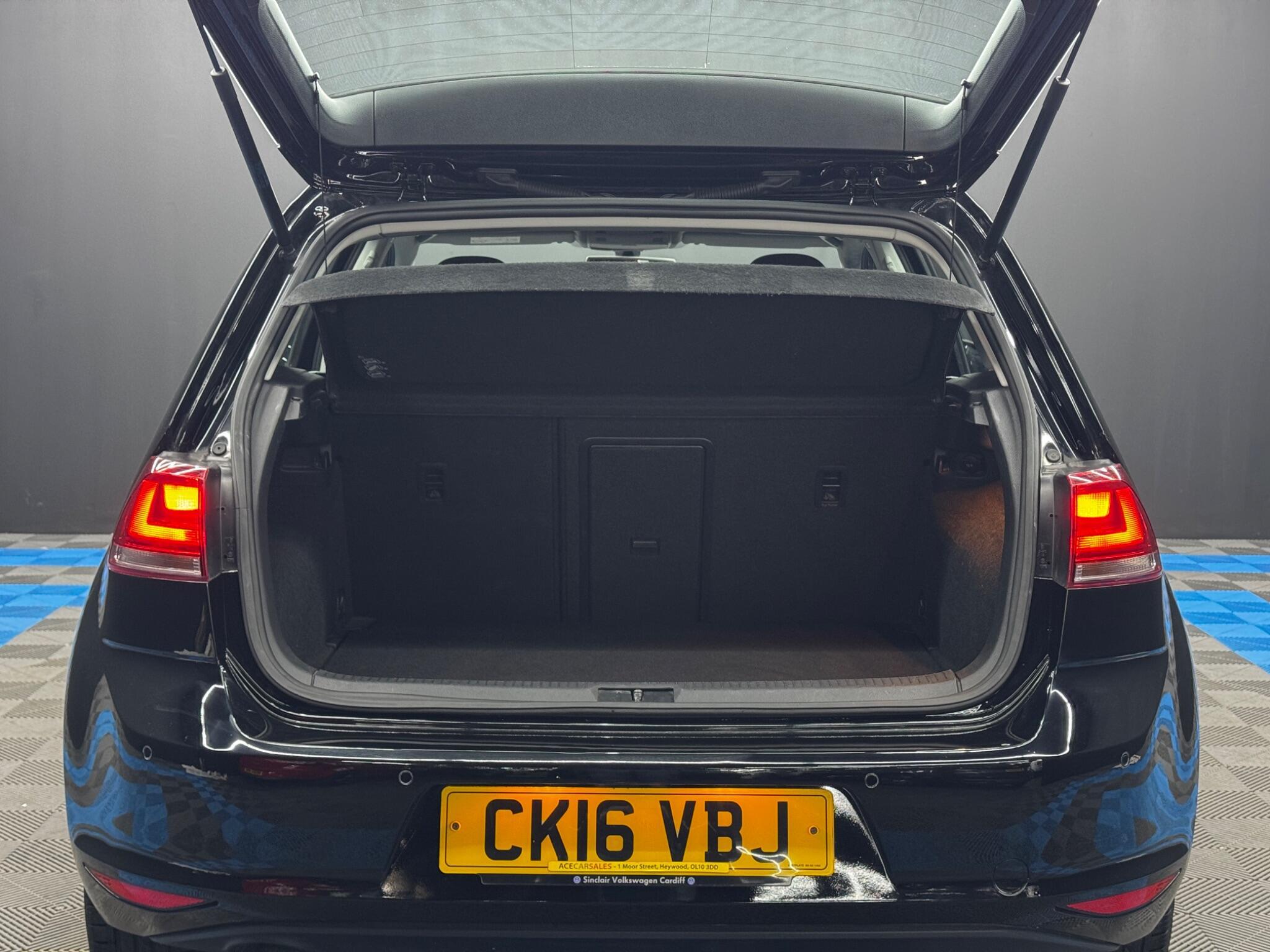 Volkswagen Golf - Image 38