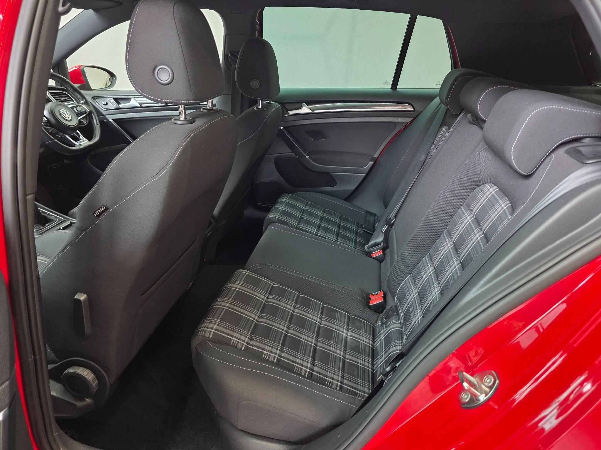 Volkswagen Golf - Image 31