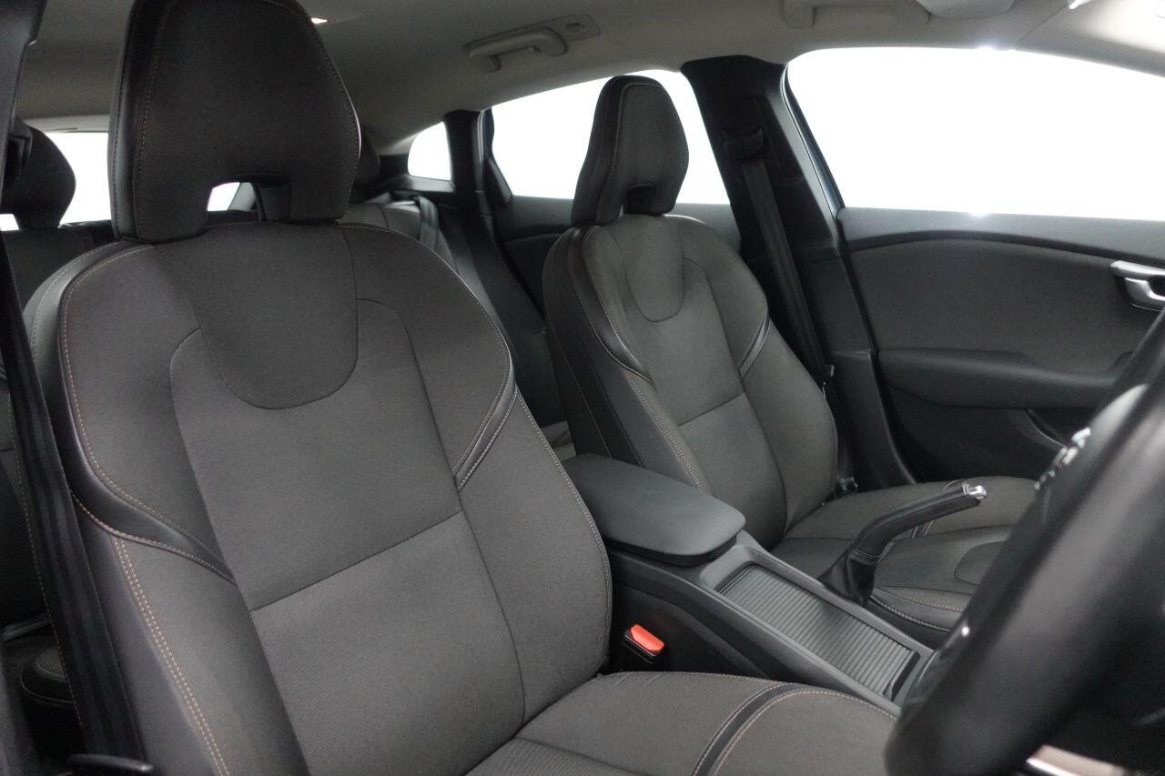 Volvo V40 CROSS COUNTRY - Image 3