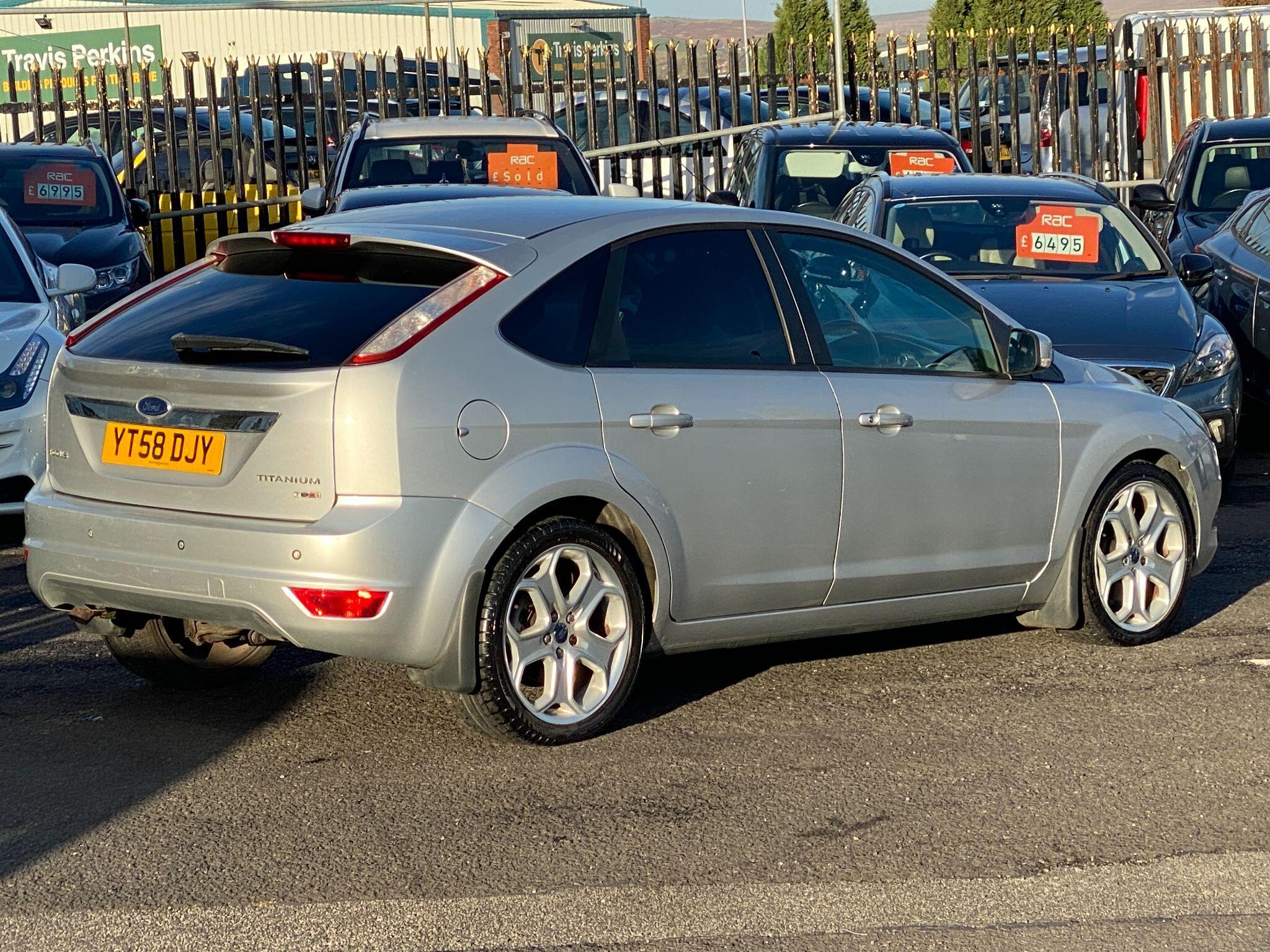 Ford Focus - Image 16