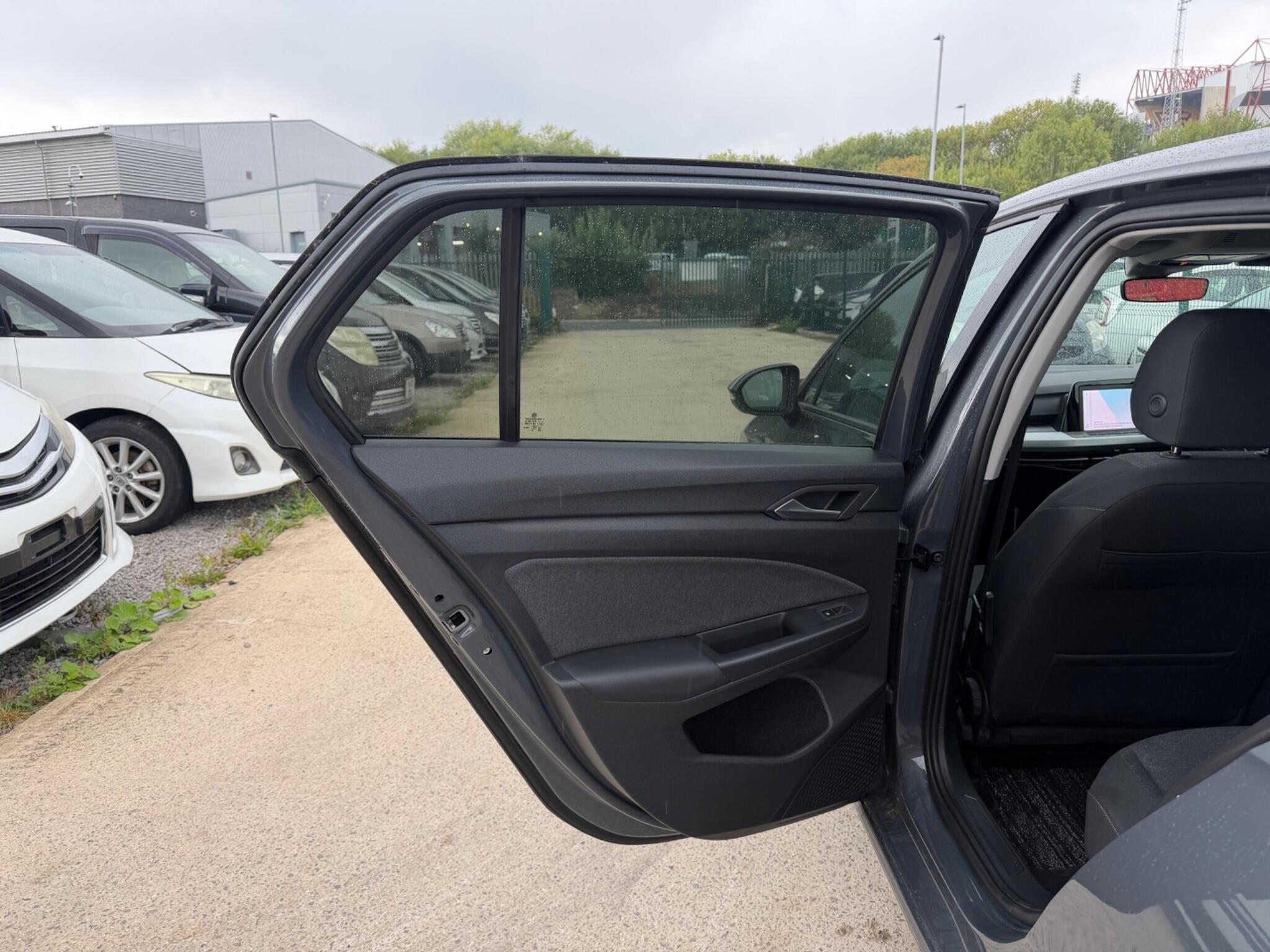 Volkswagen Golf - Image 11