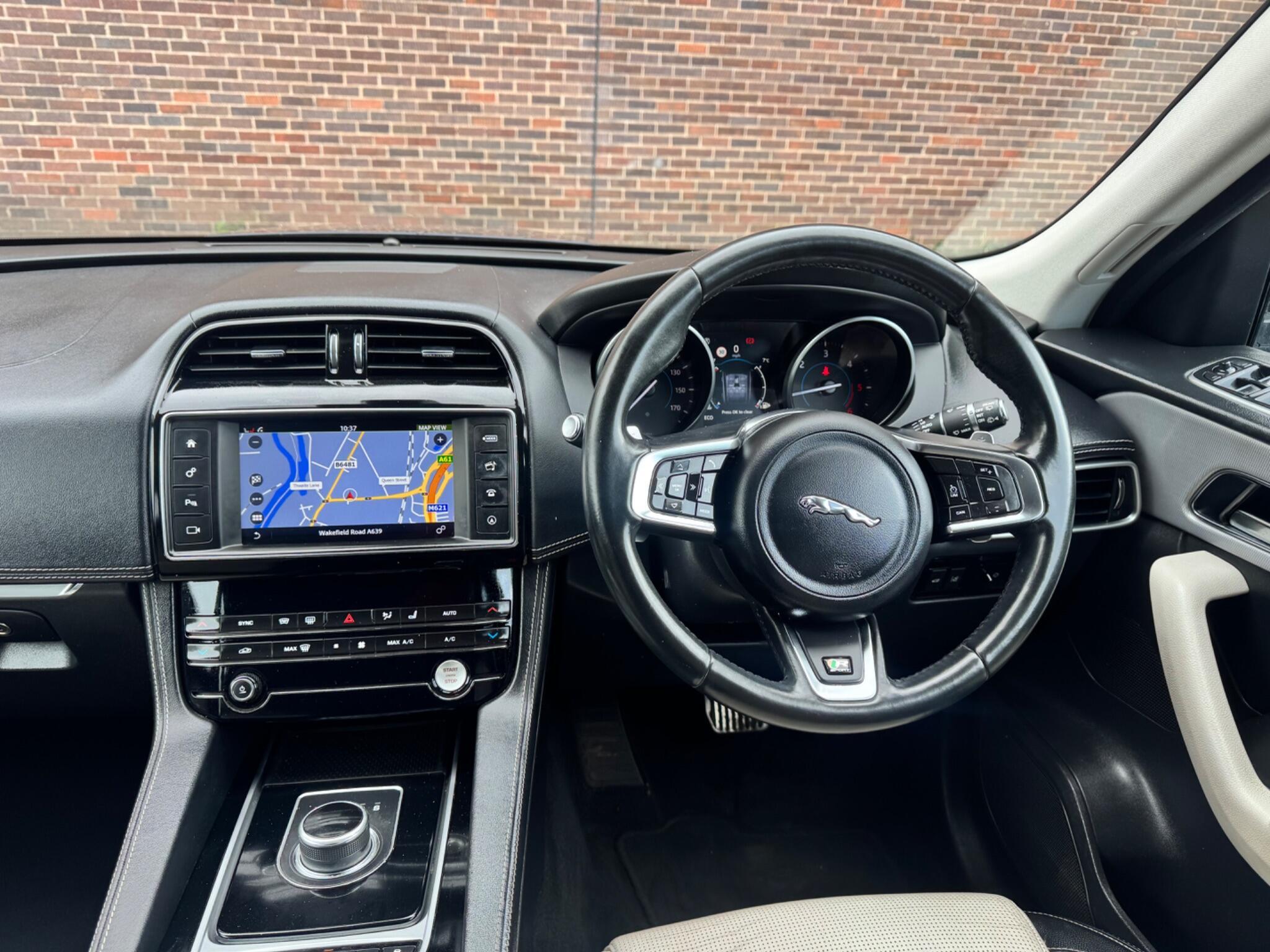 Jaguar F-Pace - Image 18