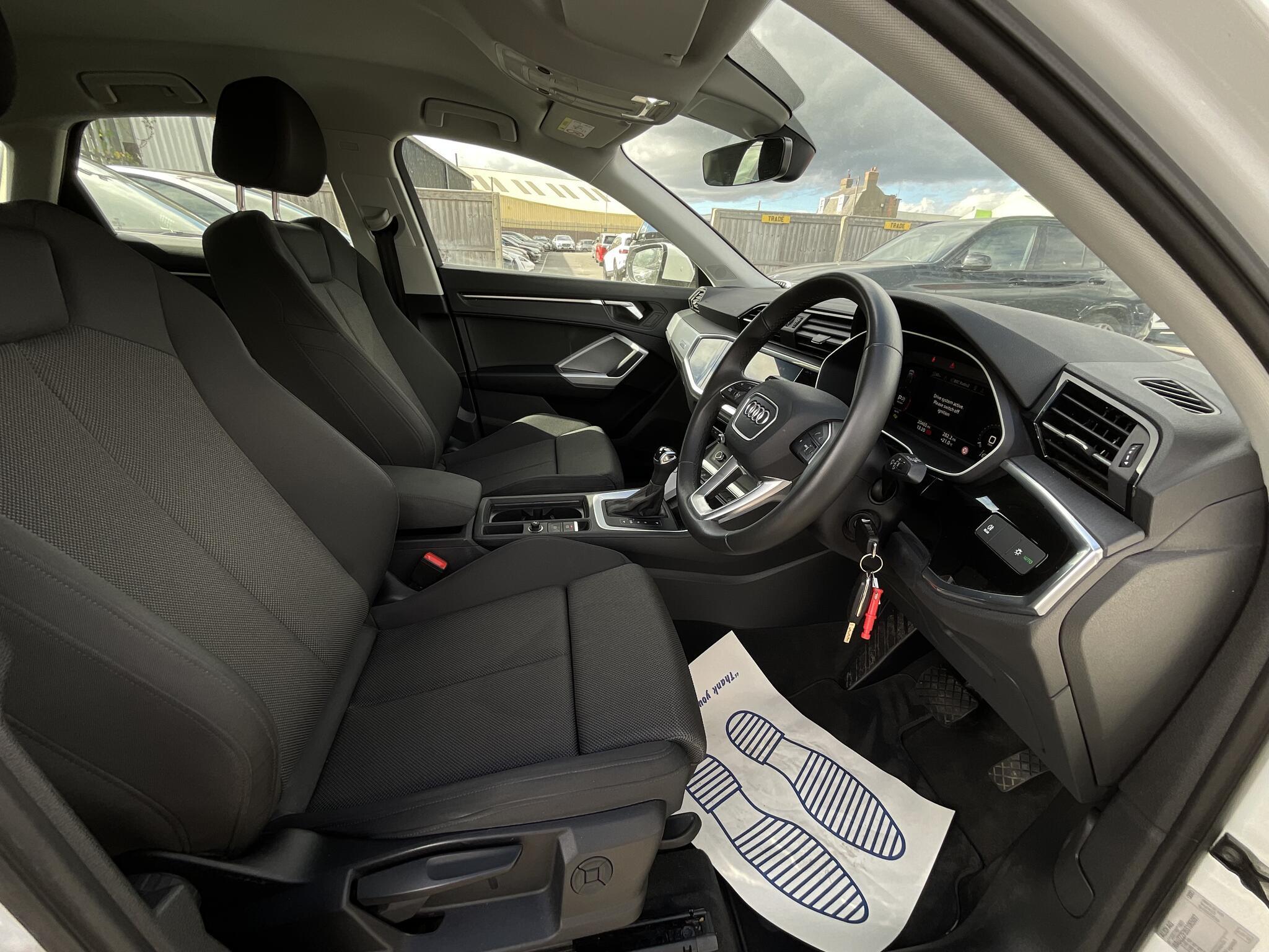 Audi Q3 - Image 9