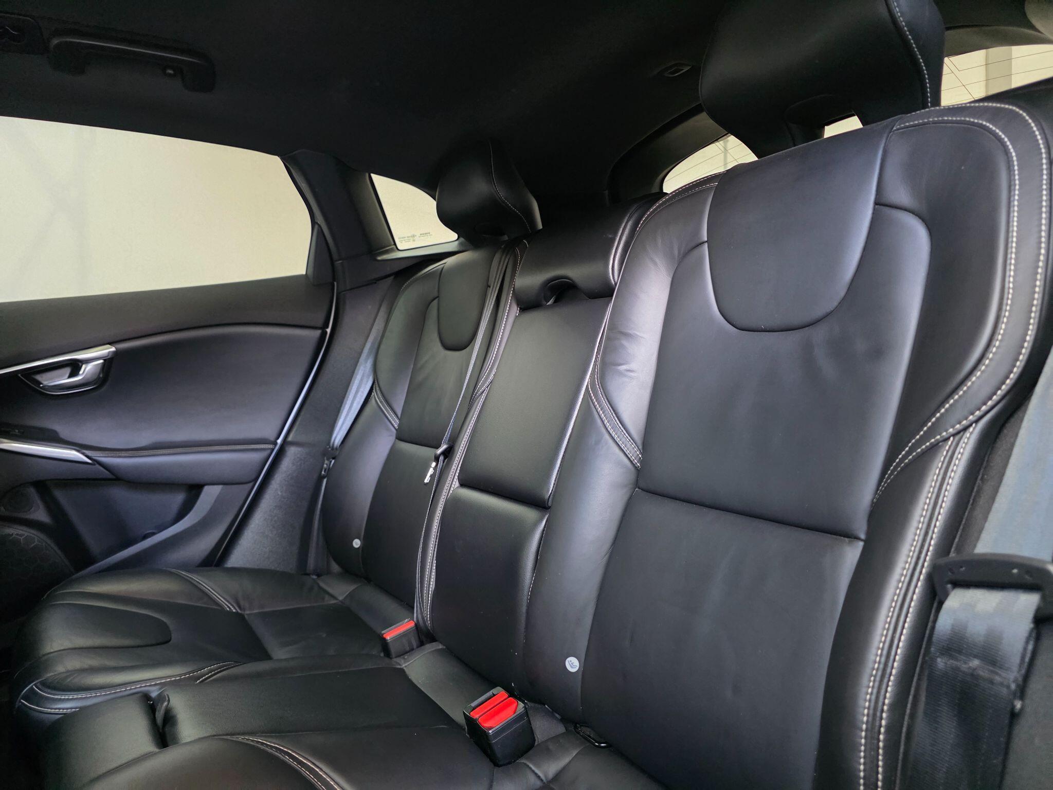 Volvo V40 - Image 33