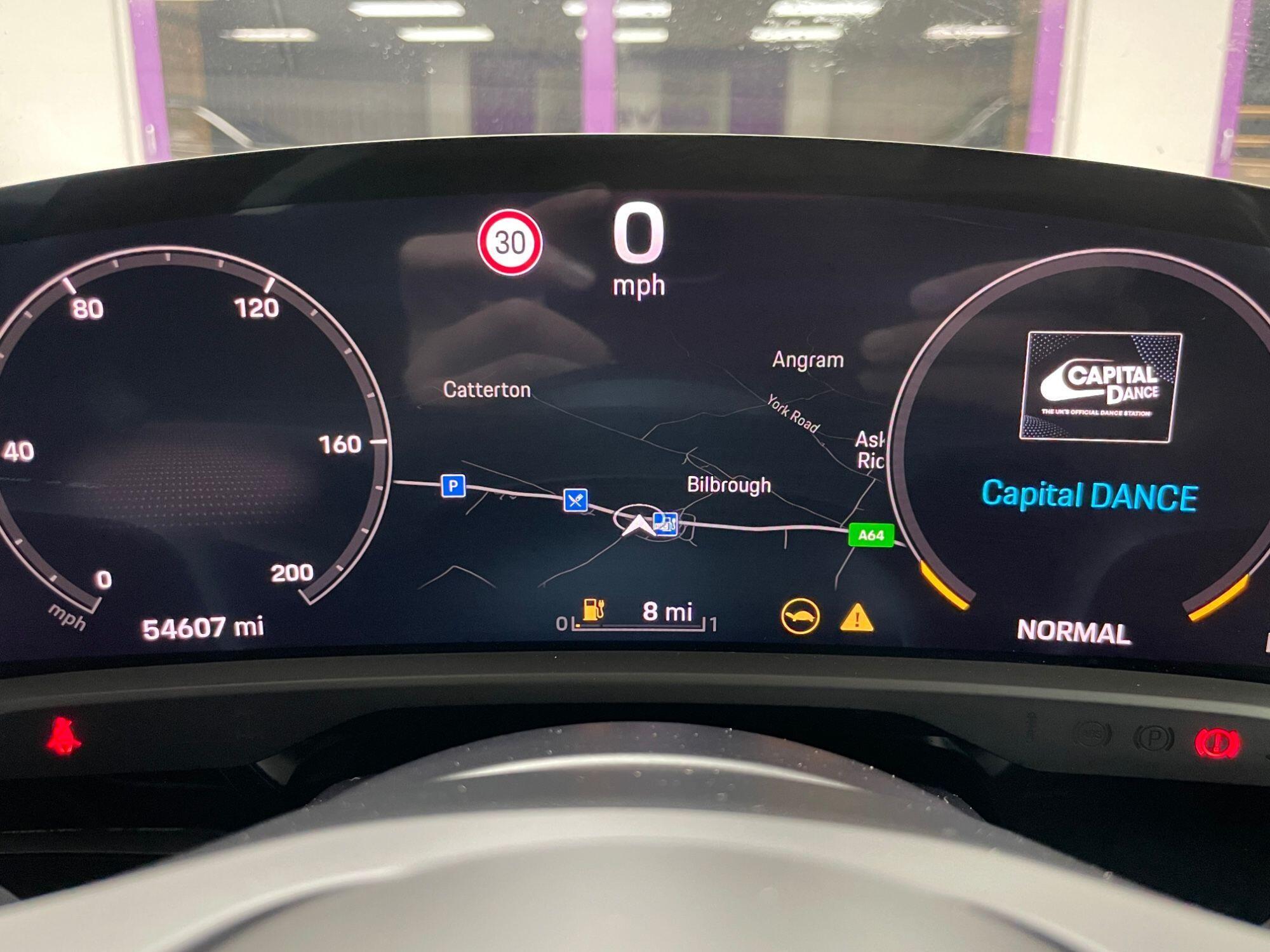 Porsche Taycan - Image 38