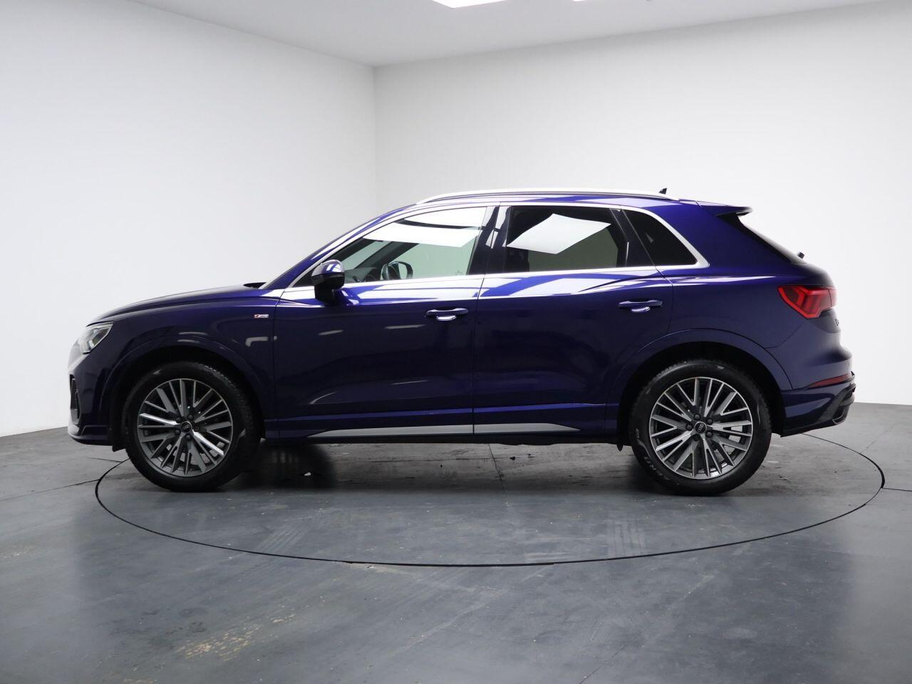 Audi Q3 - Image 8
