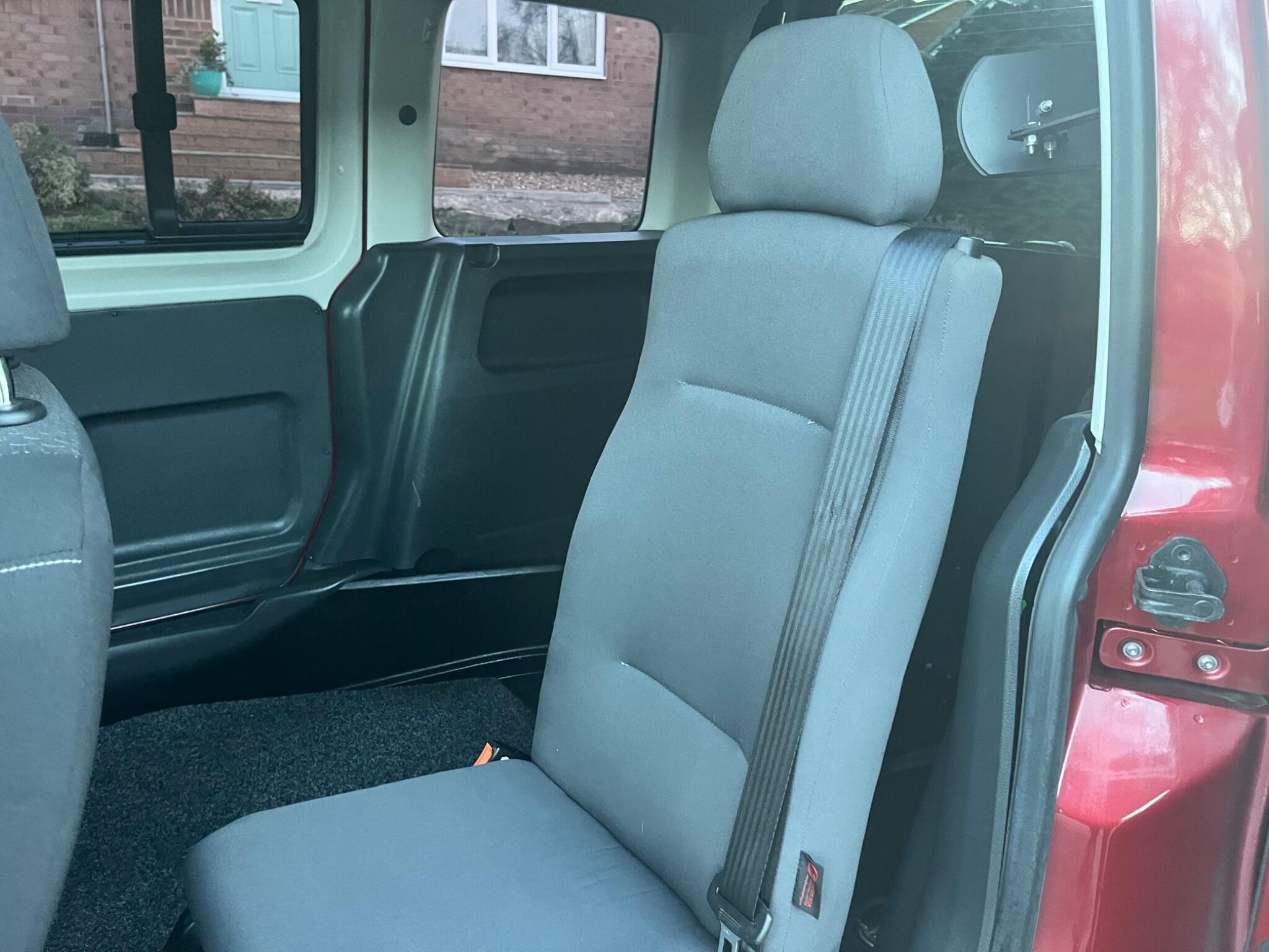 Volkswagen Caddy Life - Image 18