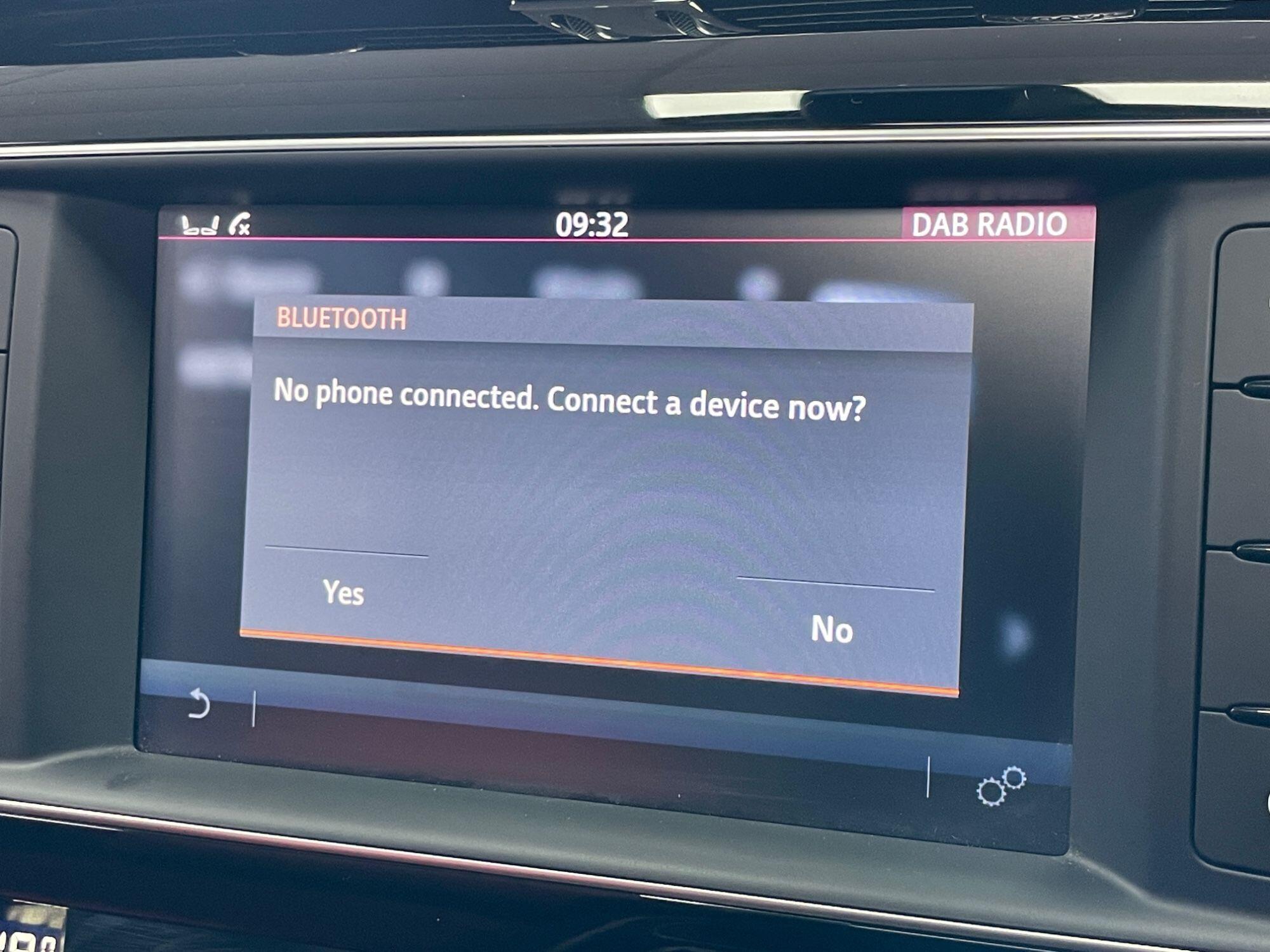Jaguar XE - Image 38