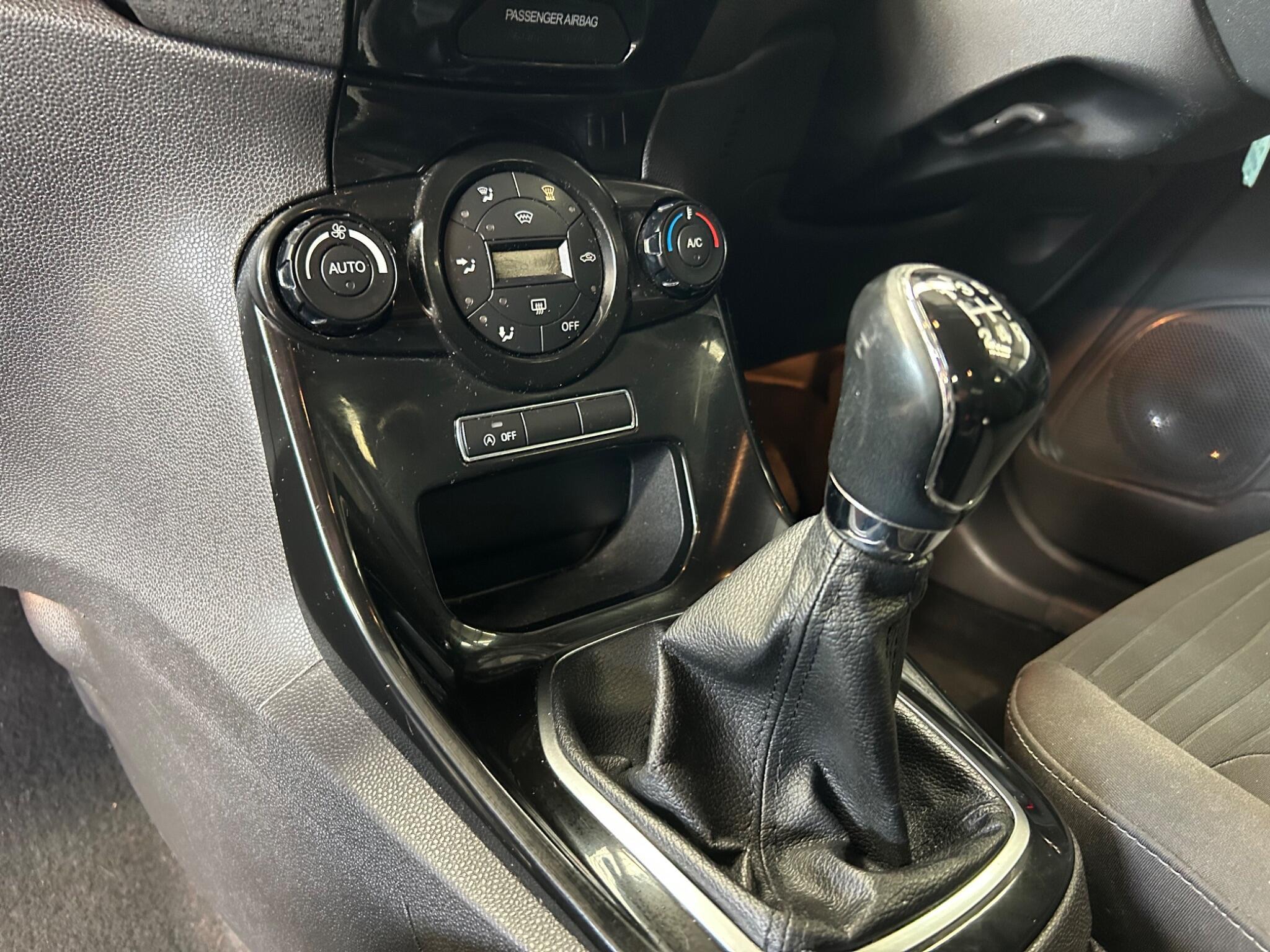 Ford Fiesta - Image 17