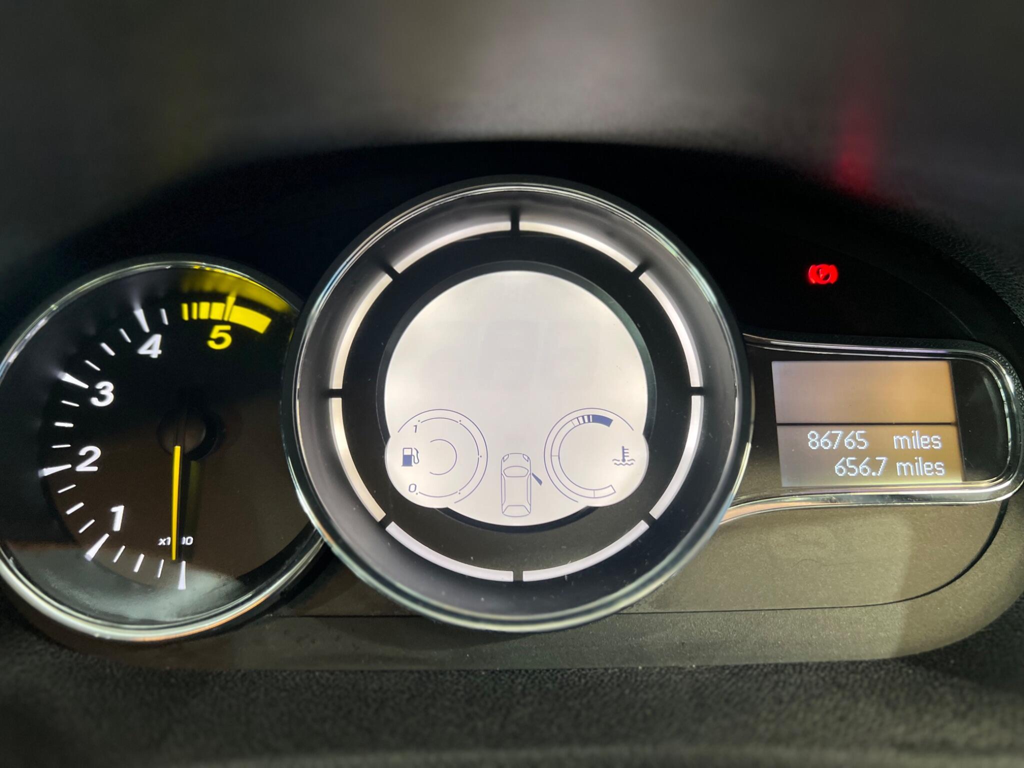 Renault Megane - Image 23