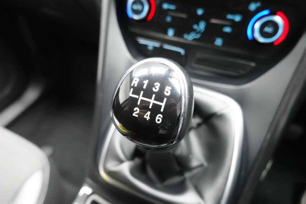 Ford Kuga - Image 33