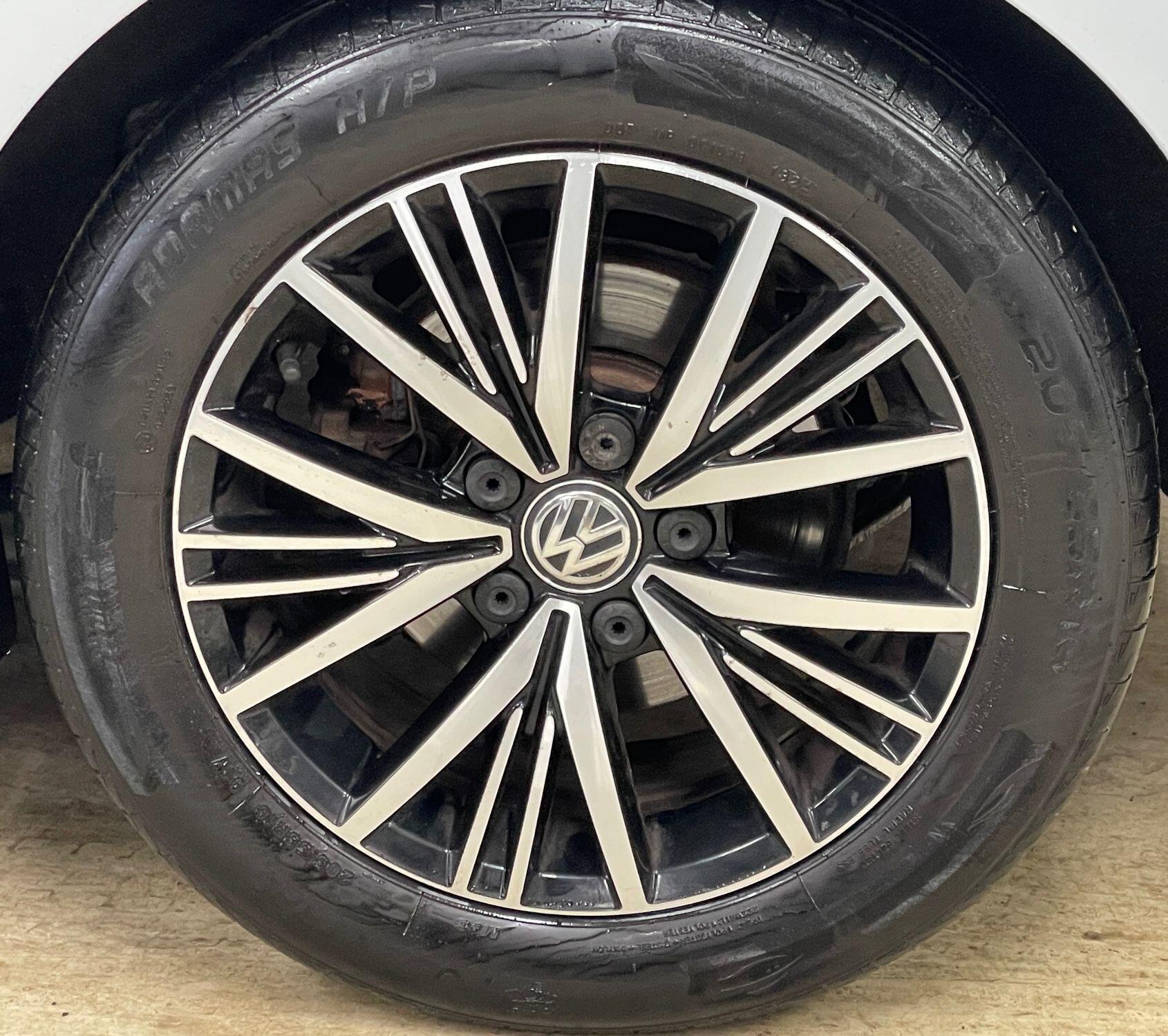 Volkswagen Golf - Image 17