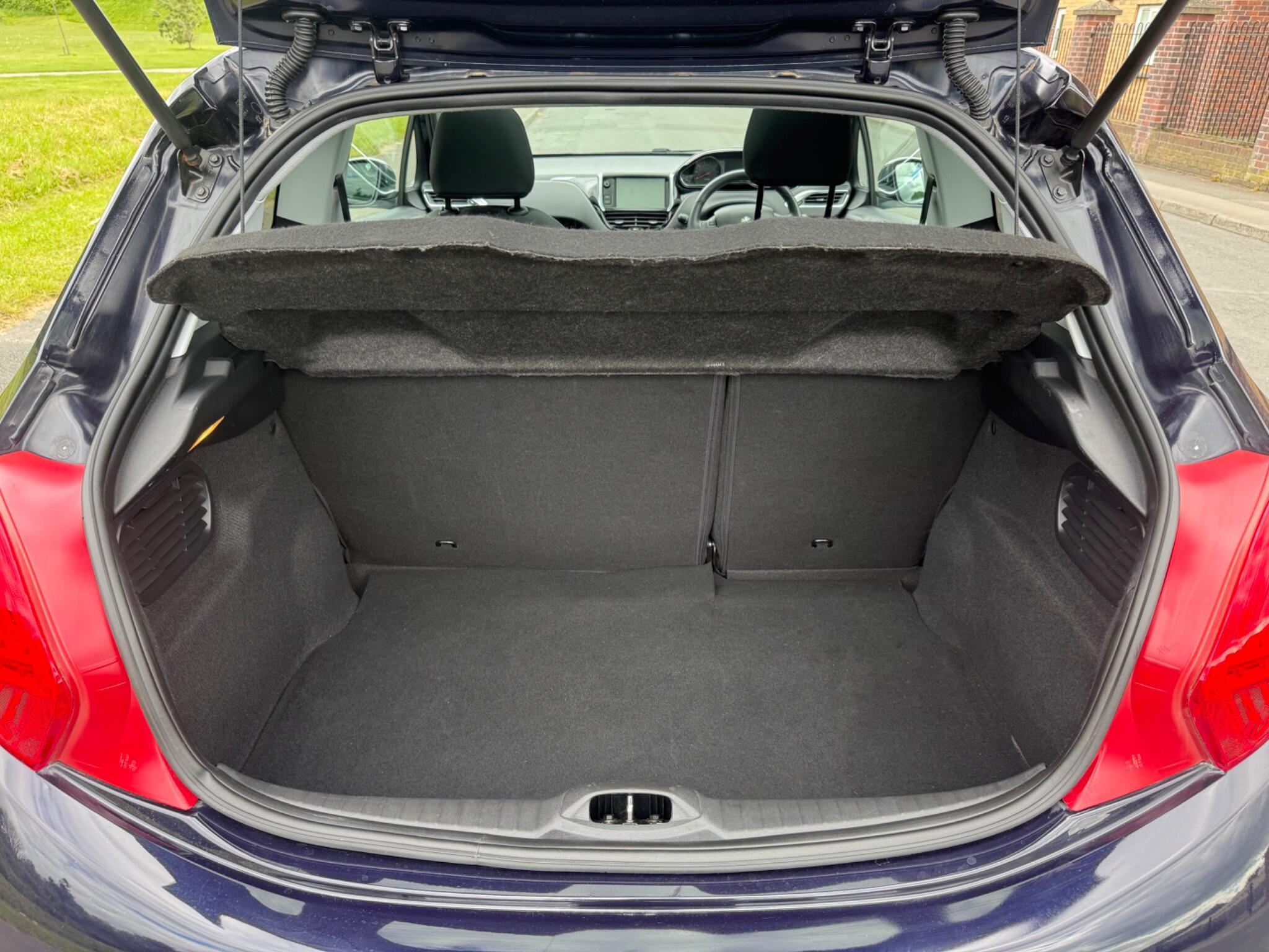 Peugeot 208 - Image 13
