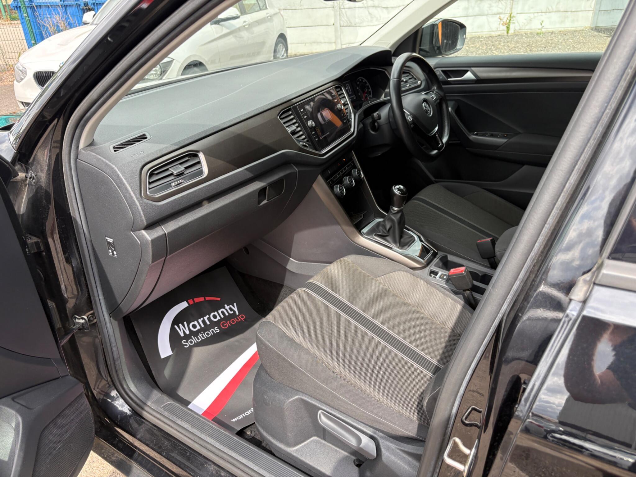 Volkswagen T-Roc - Image 18