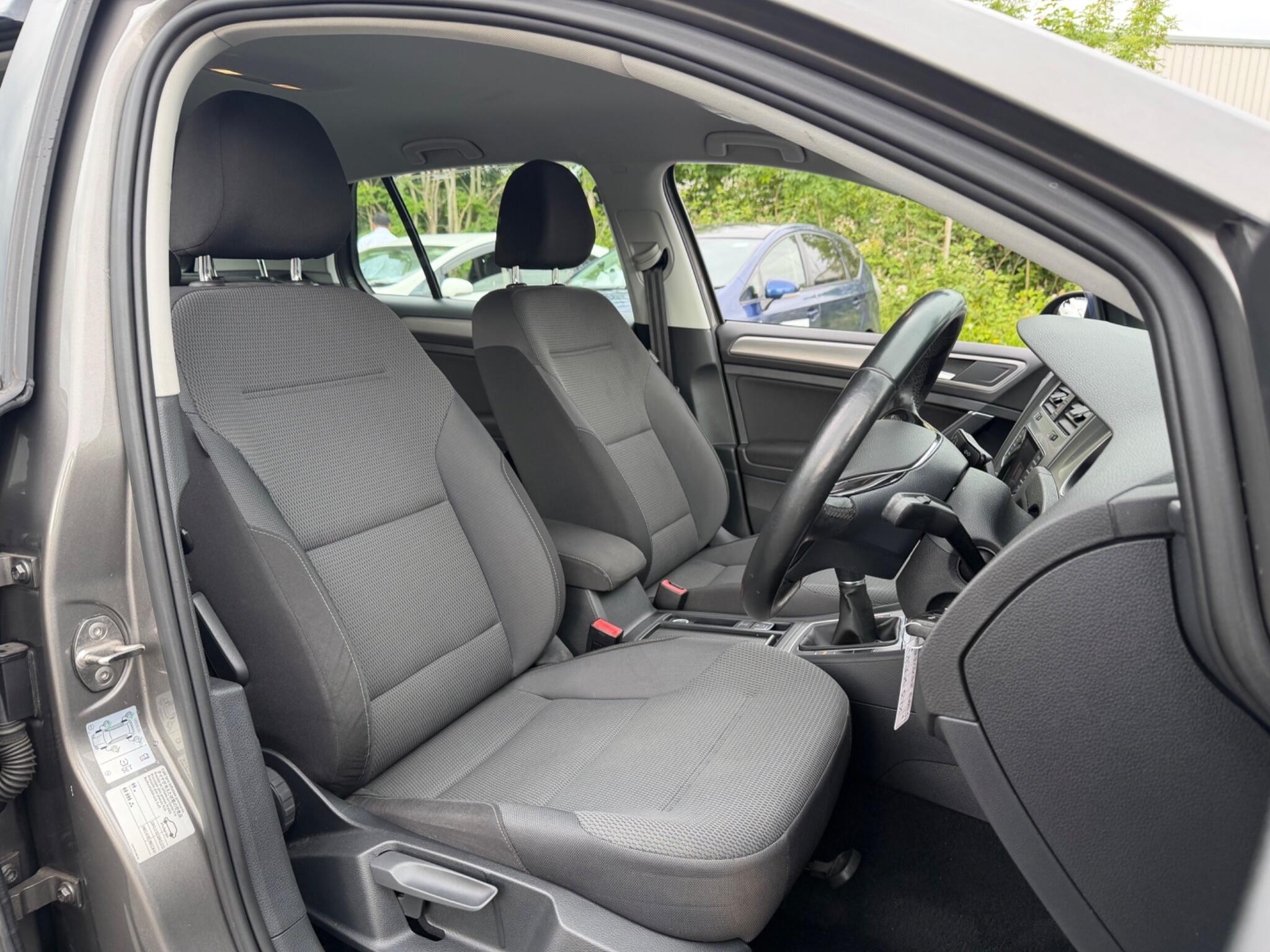 Volkswagen Golf - Image 7